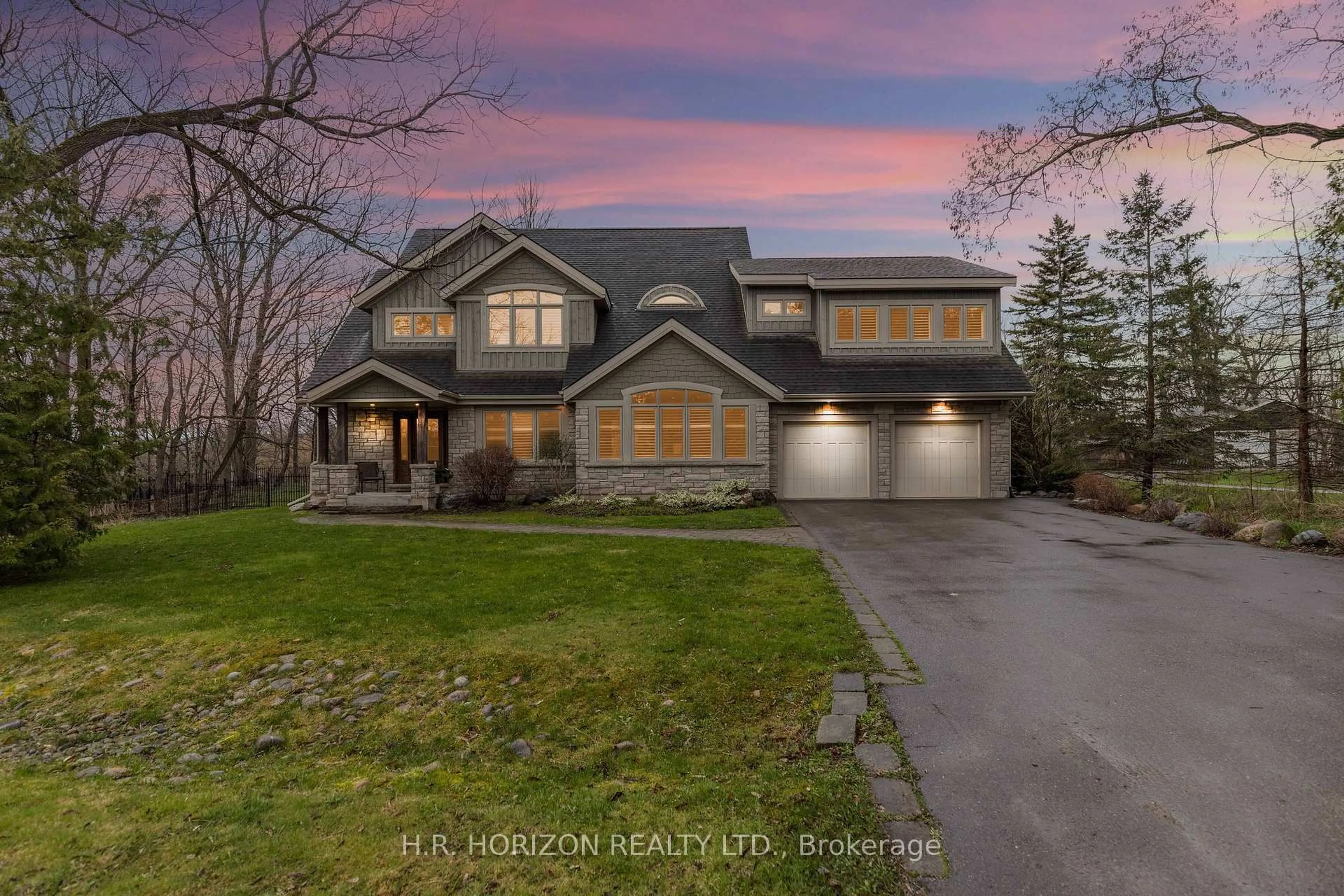 A pic from outside/outdoor area/front of a property/back of a property/a pic from drone, unknown for 214 Russell St, Blue Mountains Ontario N0H 2P0