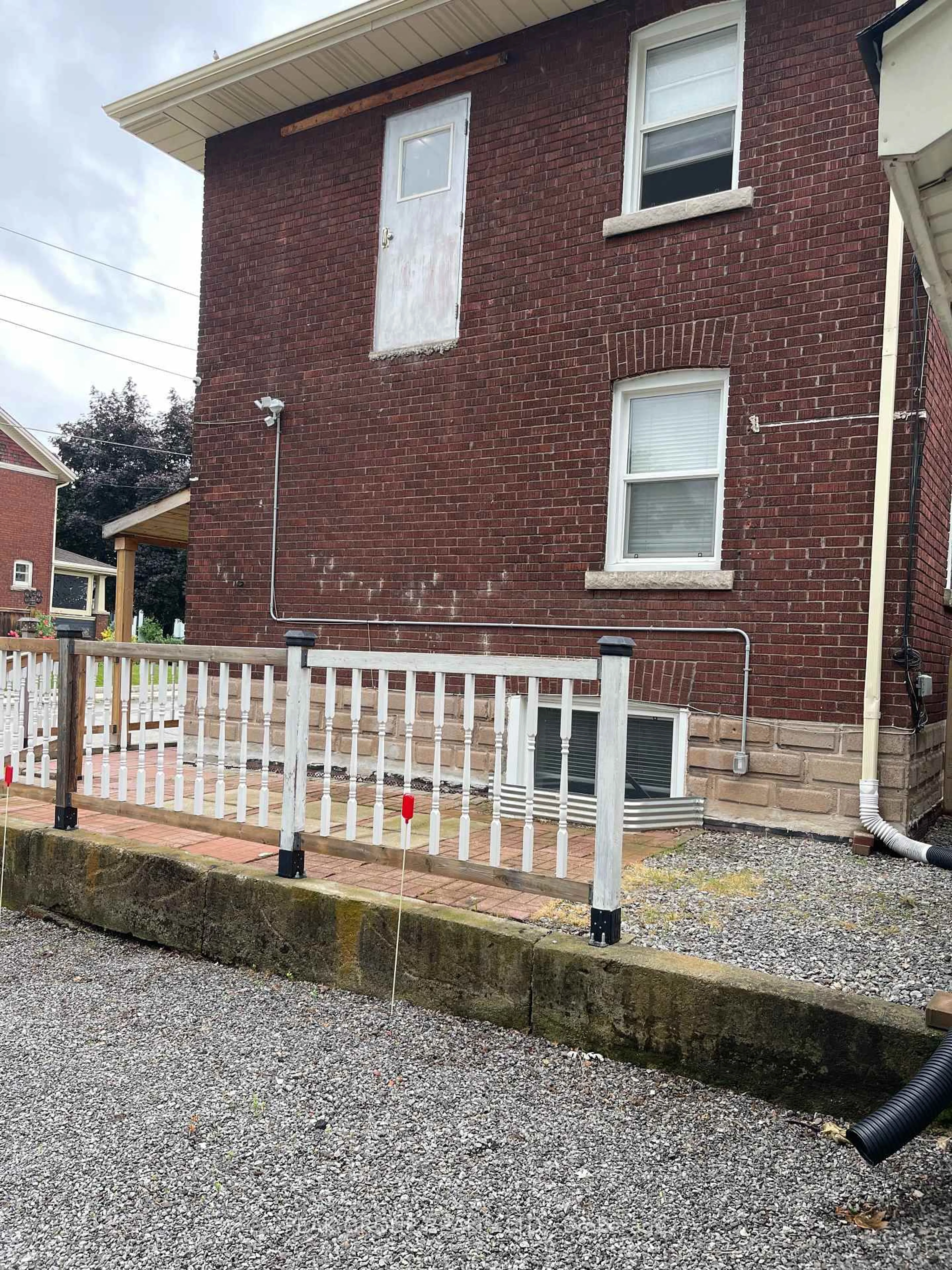 Patio, street for 4961-4963 Armoury St, Niagara Falls Ontario L2E 1T3