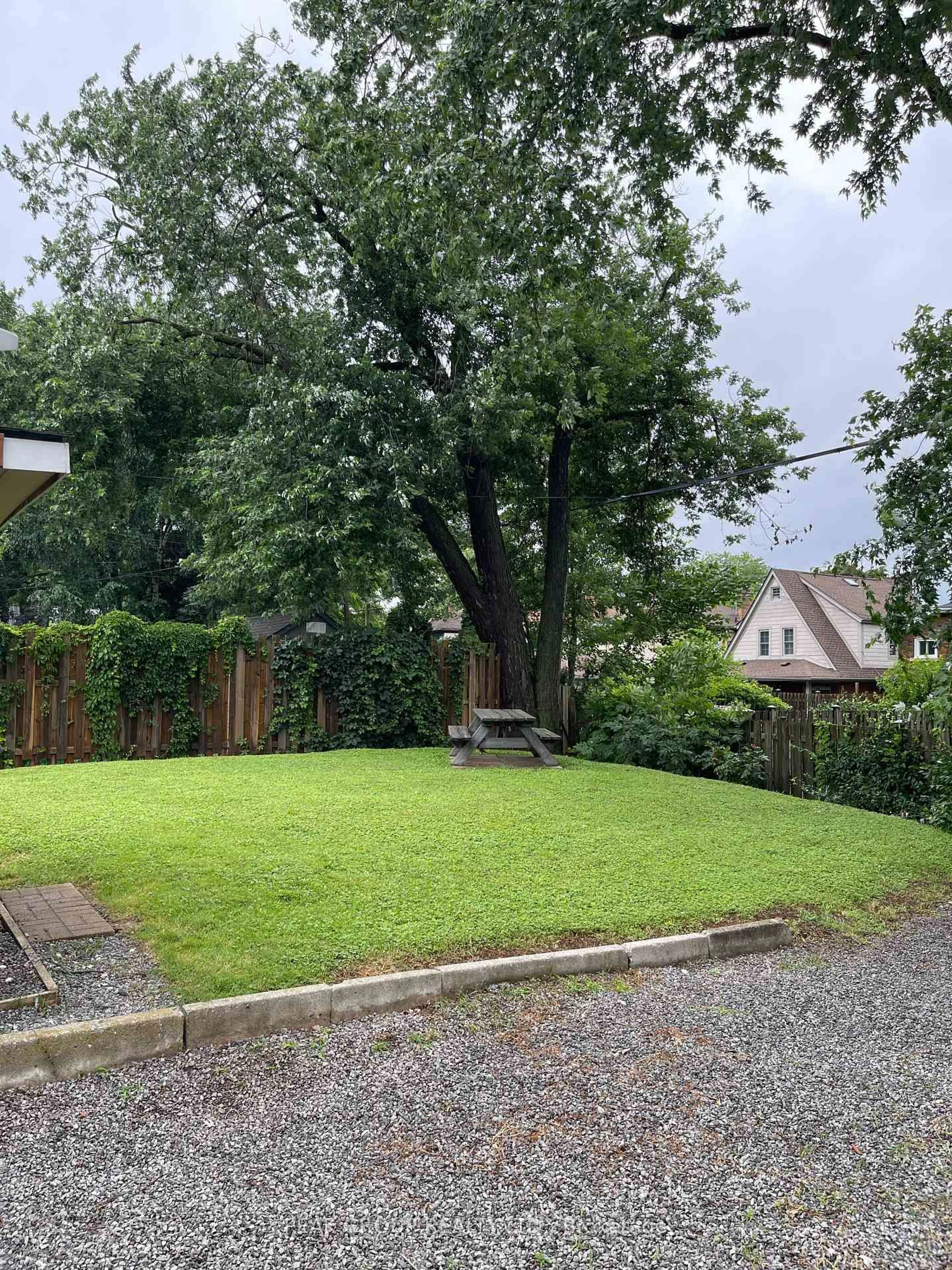 A pic from outside/outdoor area/front of a property/back of a property/a pic from drone, street for 4961-4963 Armoury St, Niagara Falls Ontario L2E 1T3