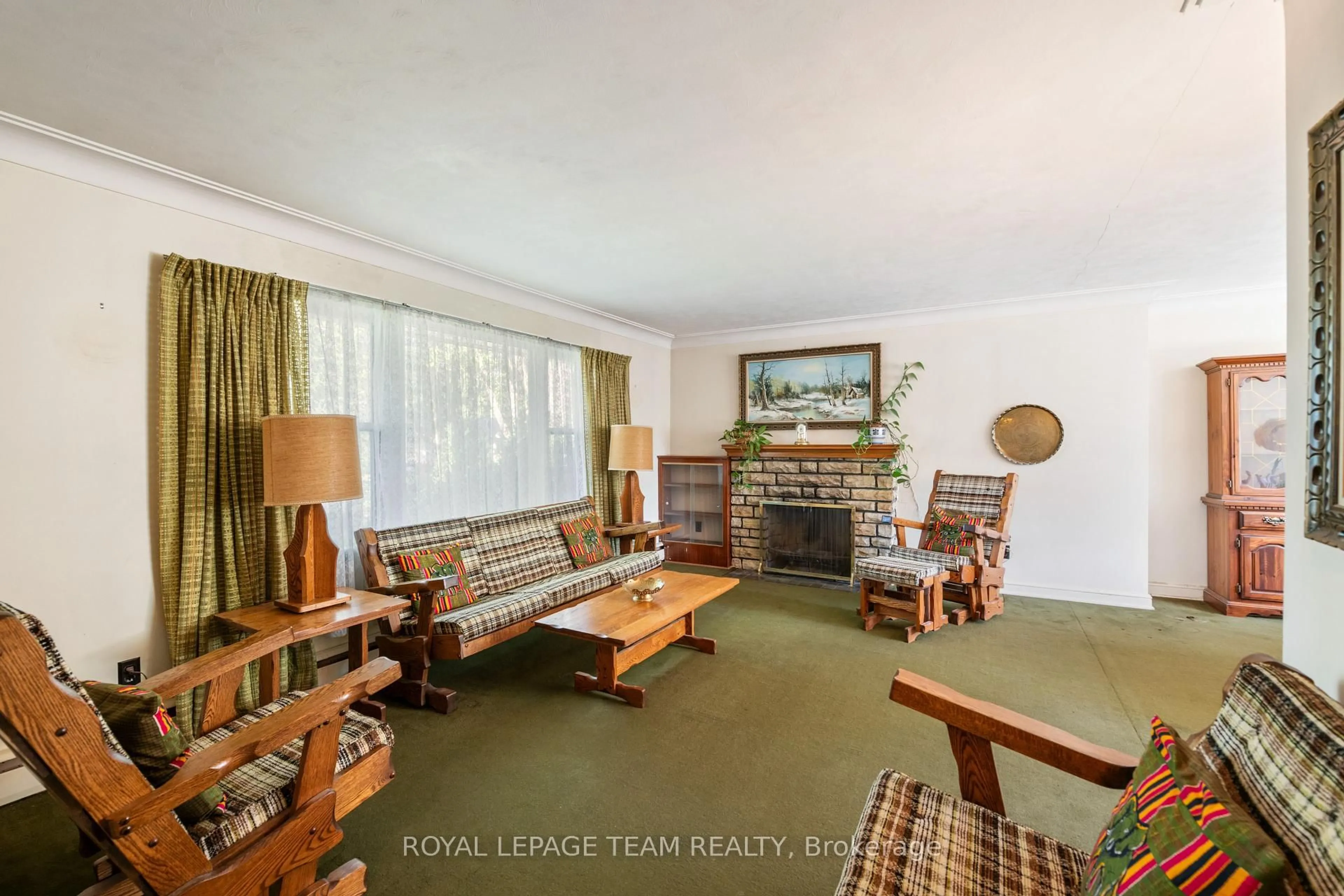 Living room with furniture, unknown for 873 DUNLEVIE Ave, Ottawa Ontario K2A 2Z3