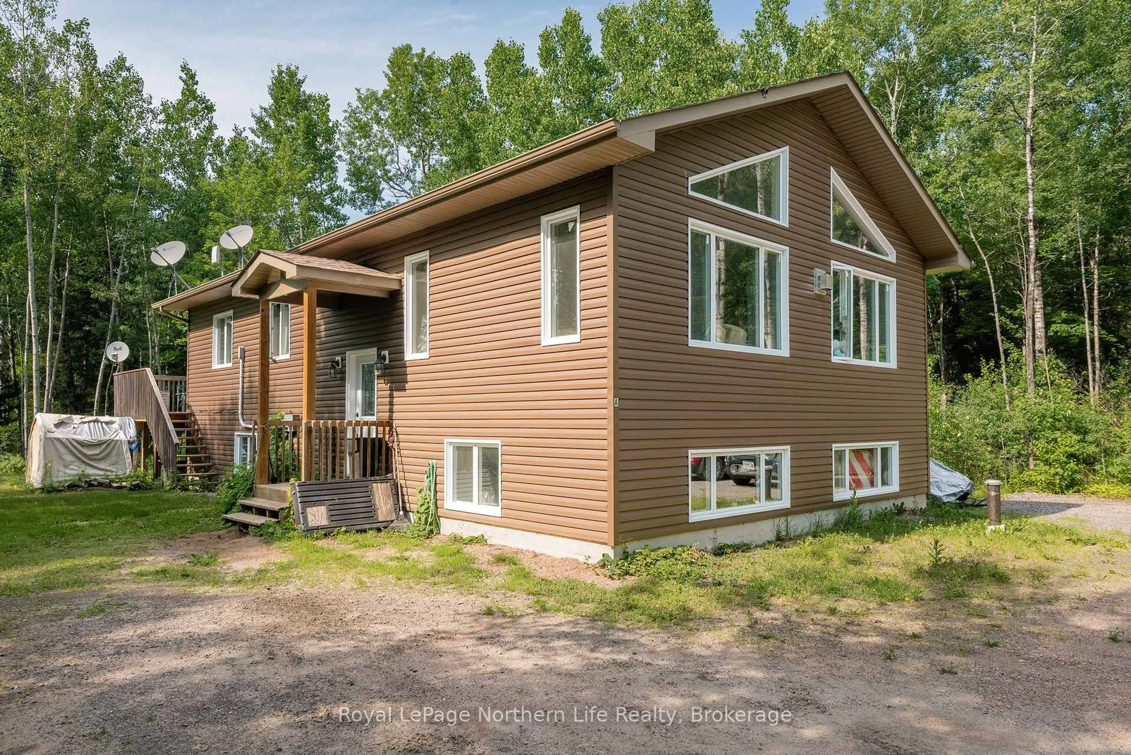 Home with vinyl exterior material, unknown for 522 Hart Rd, Callander Ontario P0H 1H0