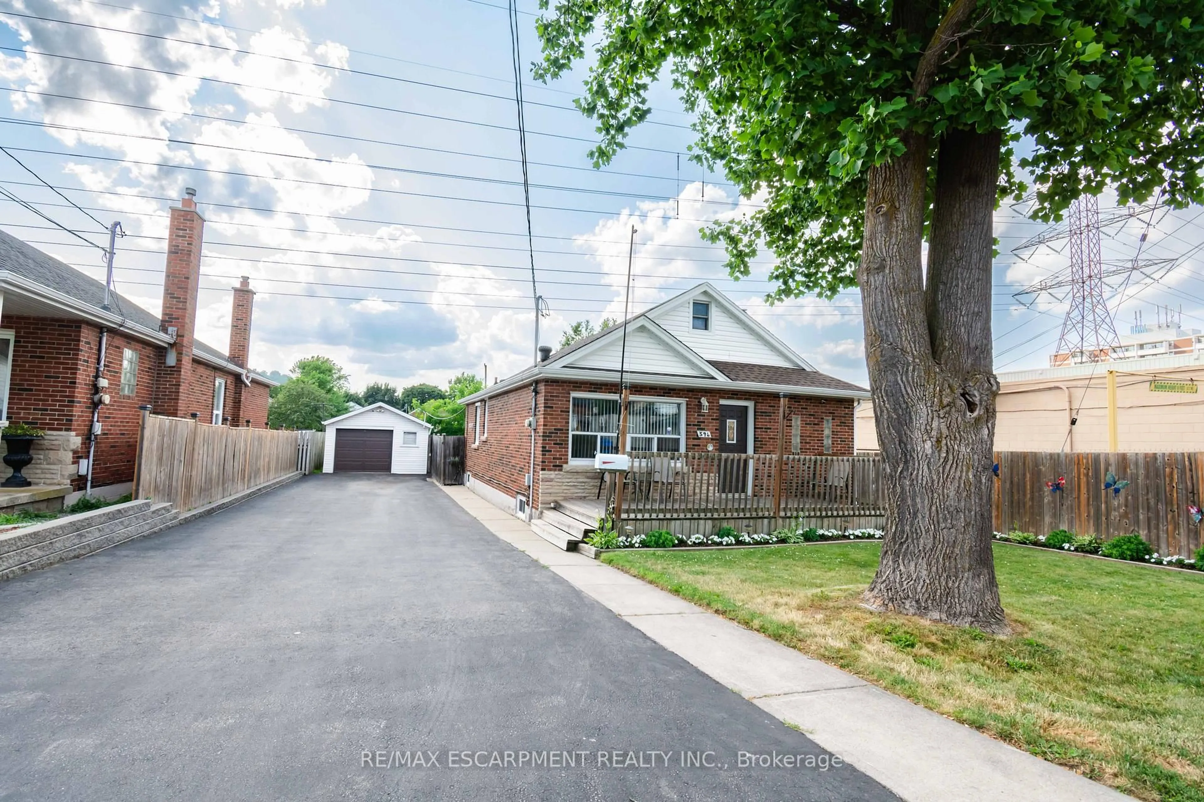 A pic from outside/outdoor area/front of a property/back of a property/a pic from drone, street for 396 Cochrane Rd, Hamilton Ontario L8K 3G9