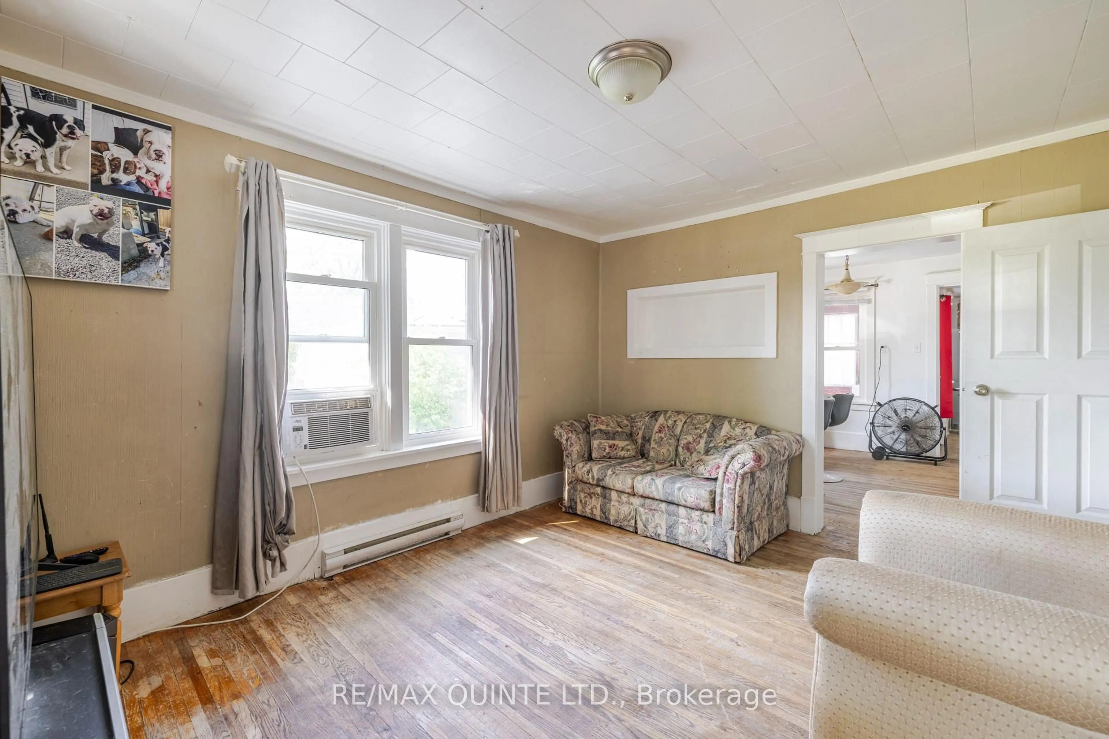Living room with furniture, wood/laminate floor for 46 Prince Of Wales Dr, Belleville Ontario K8P 2T7