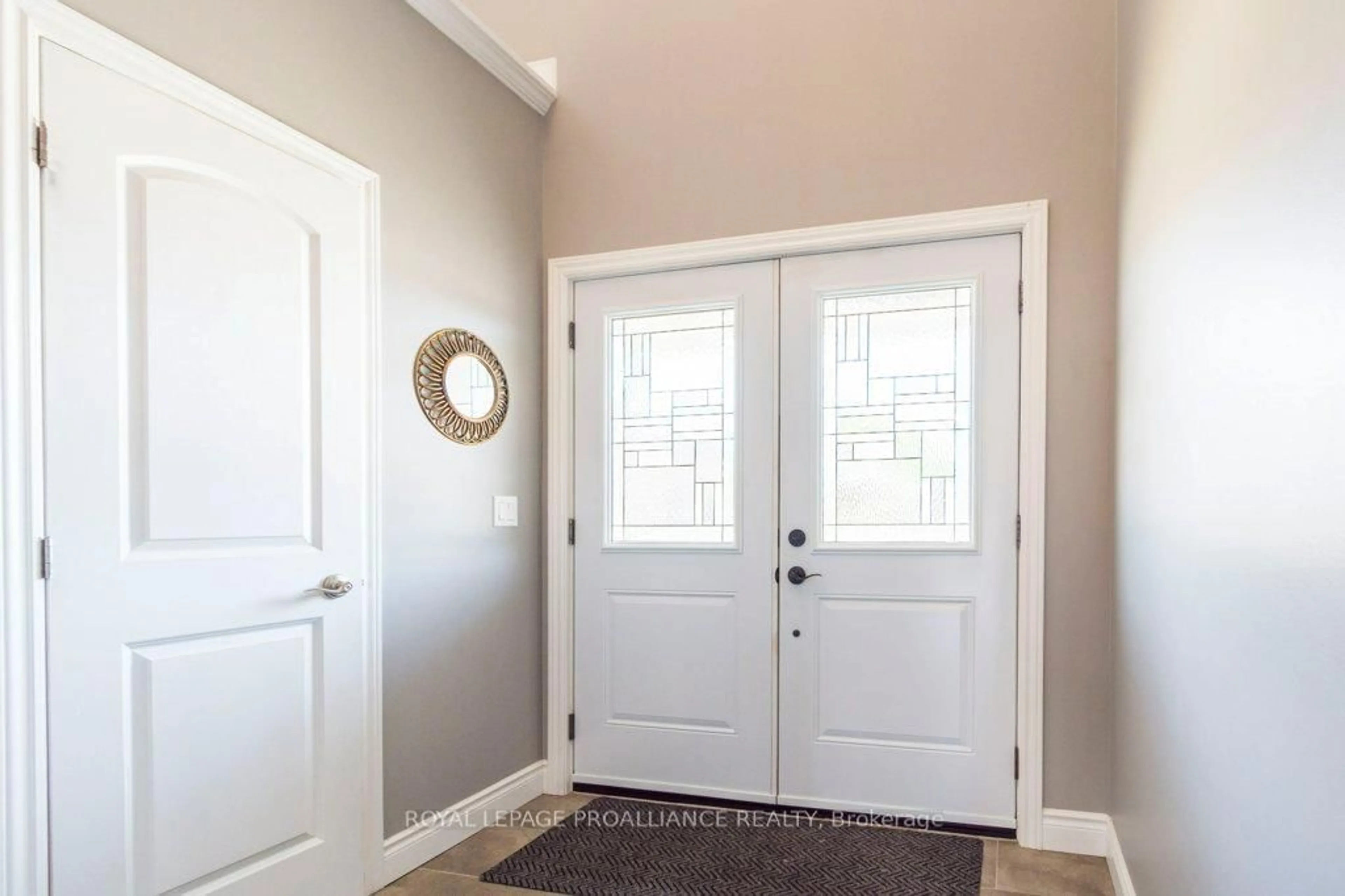 Indoor entryway for 40 Cottonwood Dr, Belleville Ontario K8N 0B2
