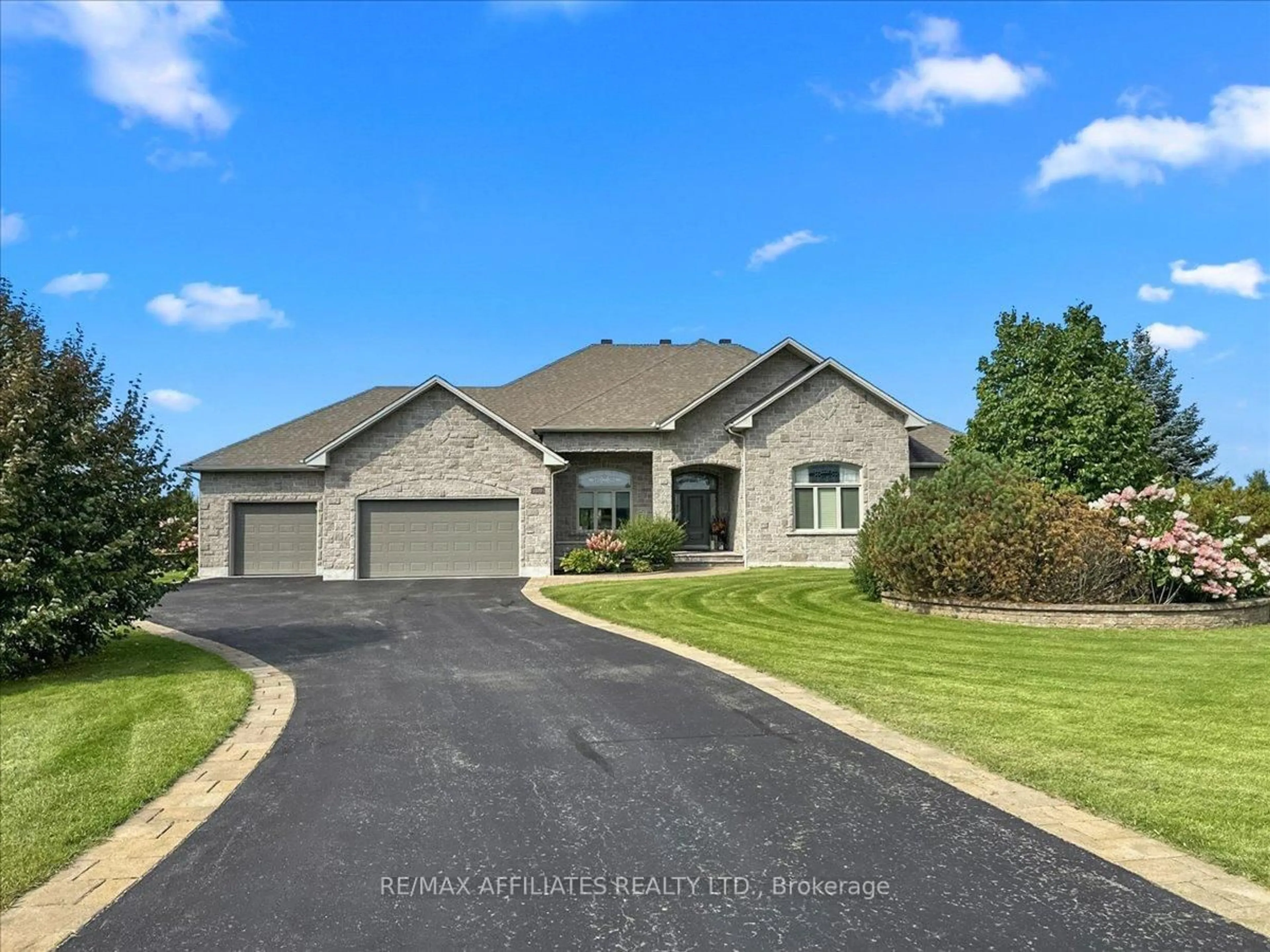 Home with brick exterior material, water/lake/river/ocean view for 1530 CREAGAN Crt, Cumberland Ontario K4C 0A5