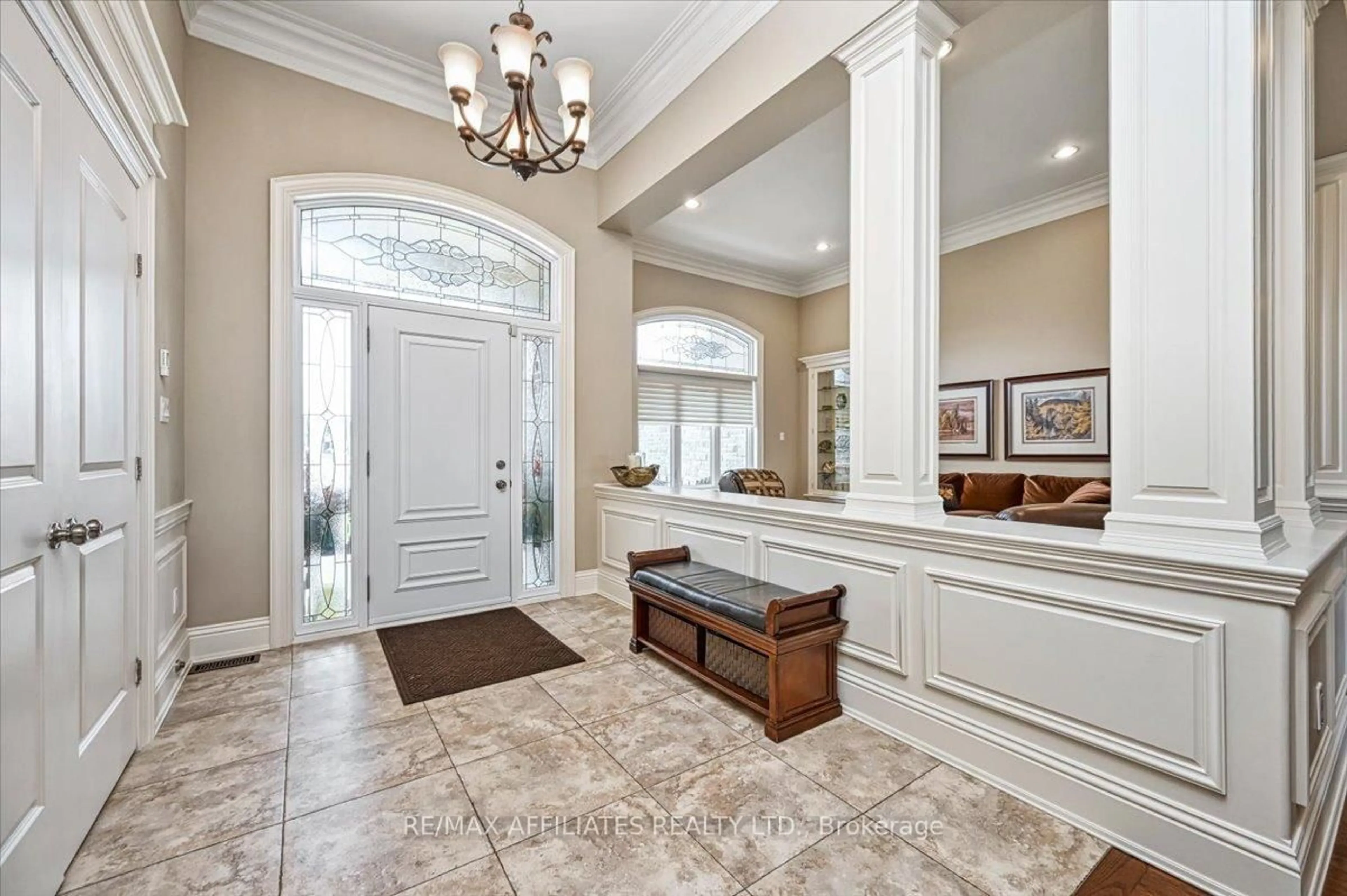 Indoor entryway for 1530 CREAGAN Crt, Cumberland Ontario K4C 0A5
