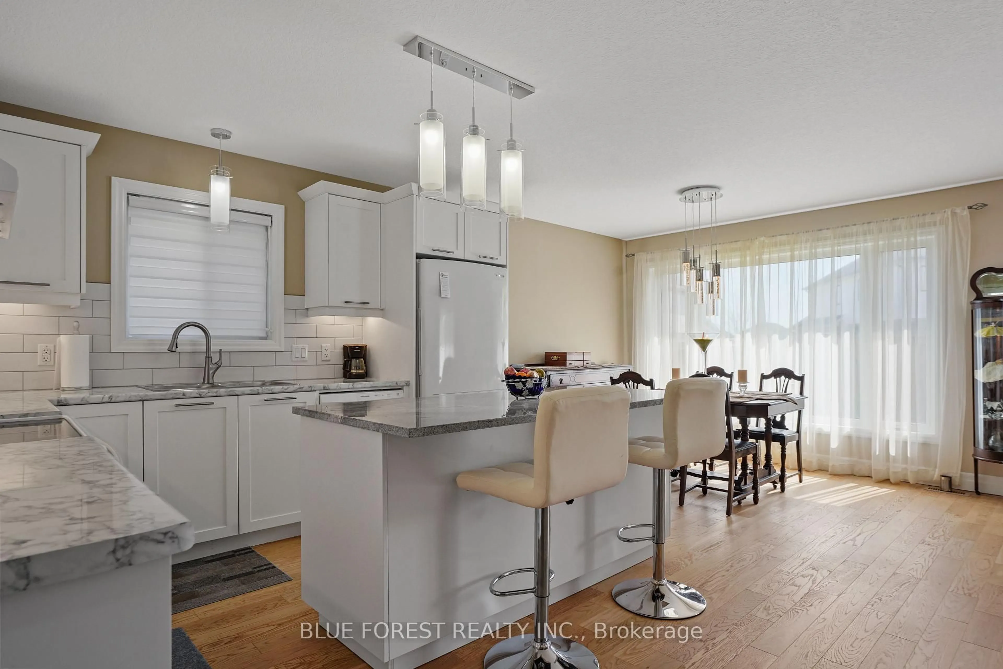 Open concept kitchen, unknown for 10 Auburn Dr, St. Thomas Ontario N5R 0K2