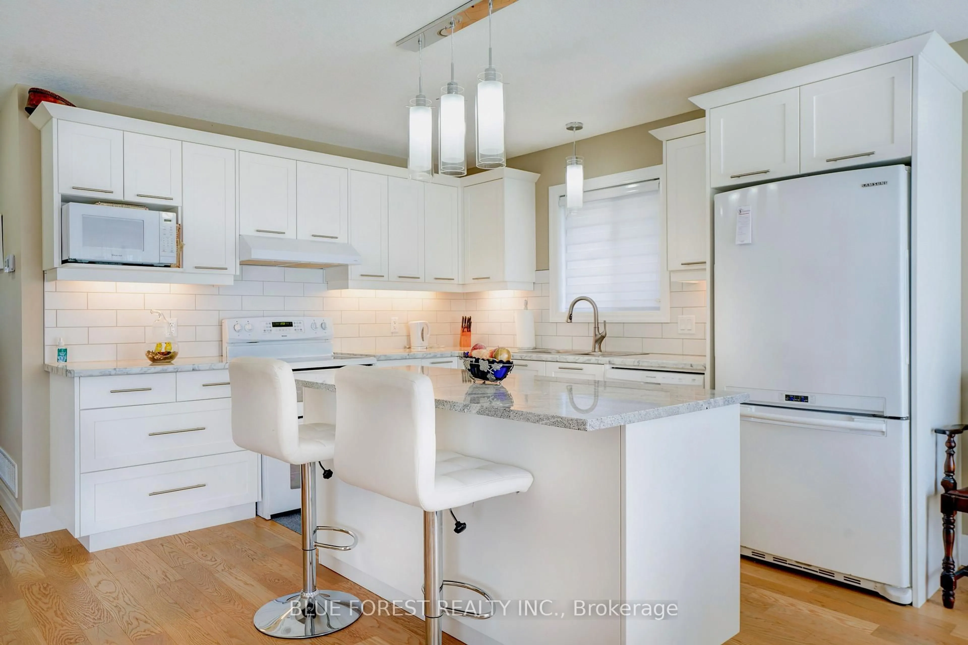 Unknown for 10 Auburn Dr, St. Thomas Ontario N5R 0K2