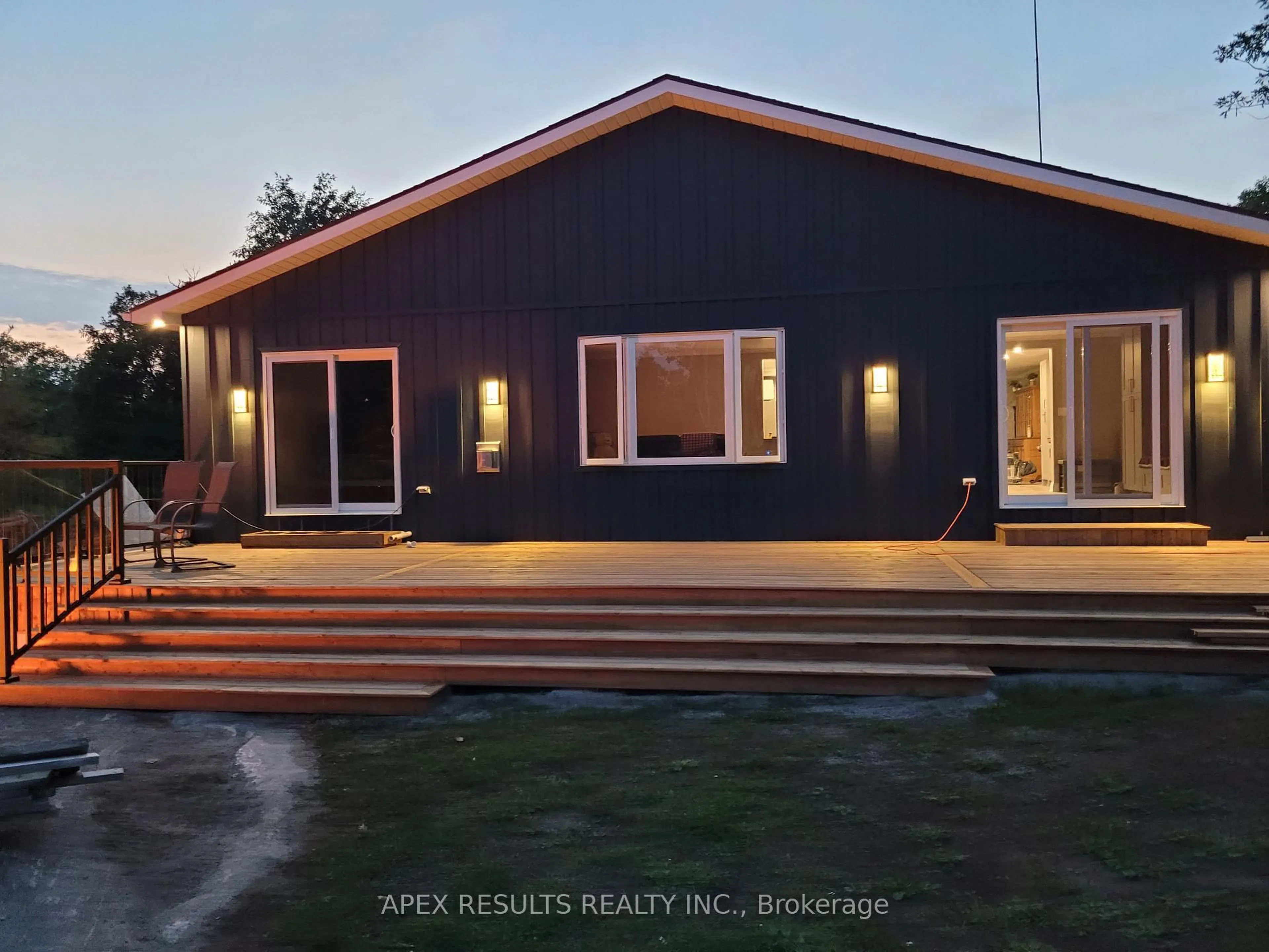 Home with vinyl exterior material, street for 891 Peninsula Rd, Gravenhurst Ontario P1P 0E2