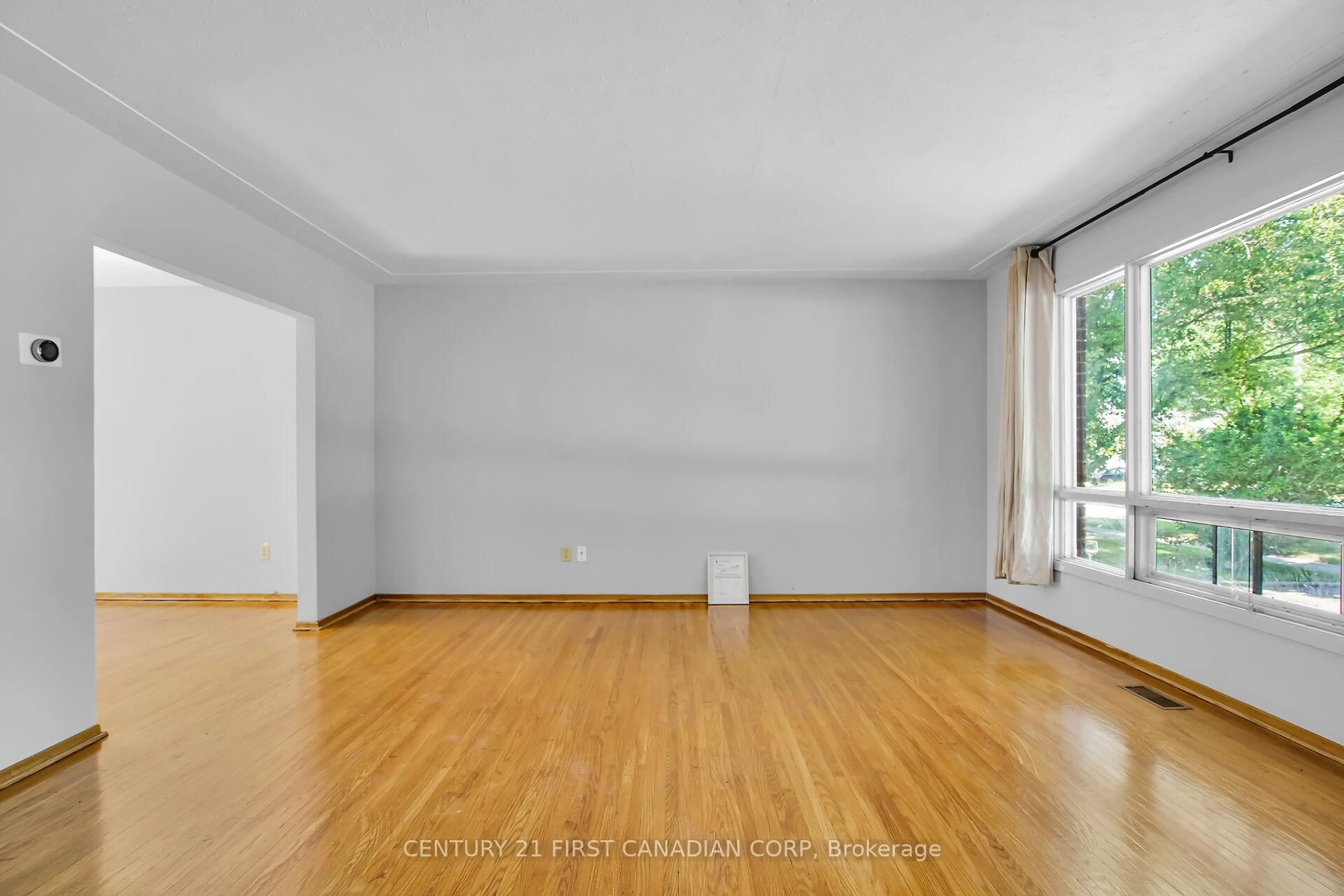 A pic of a room for 185 Taylor St, London East Ontario N5Y 2J3