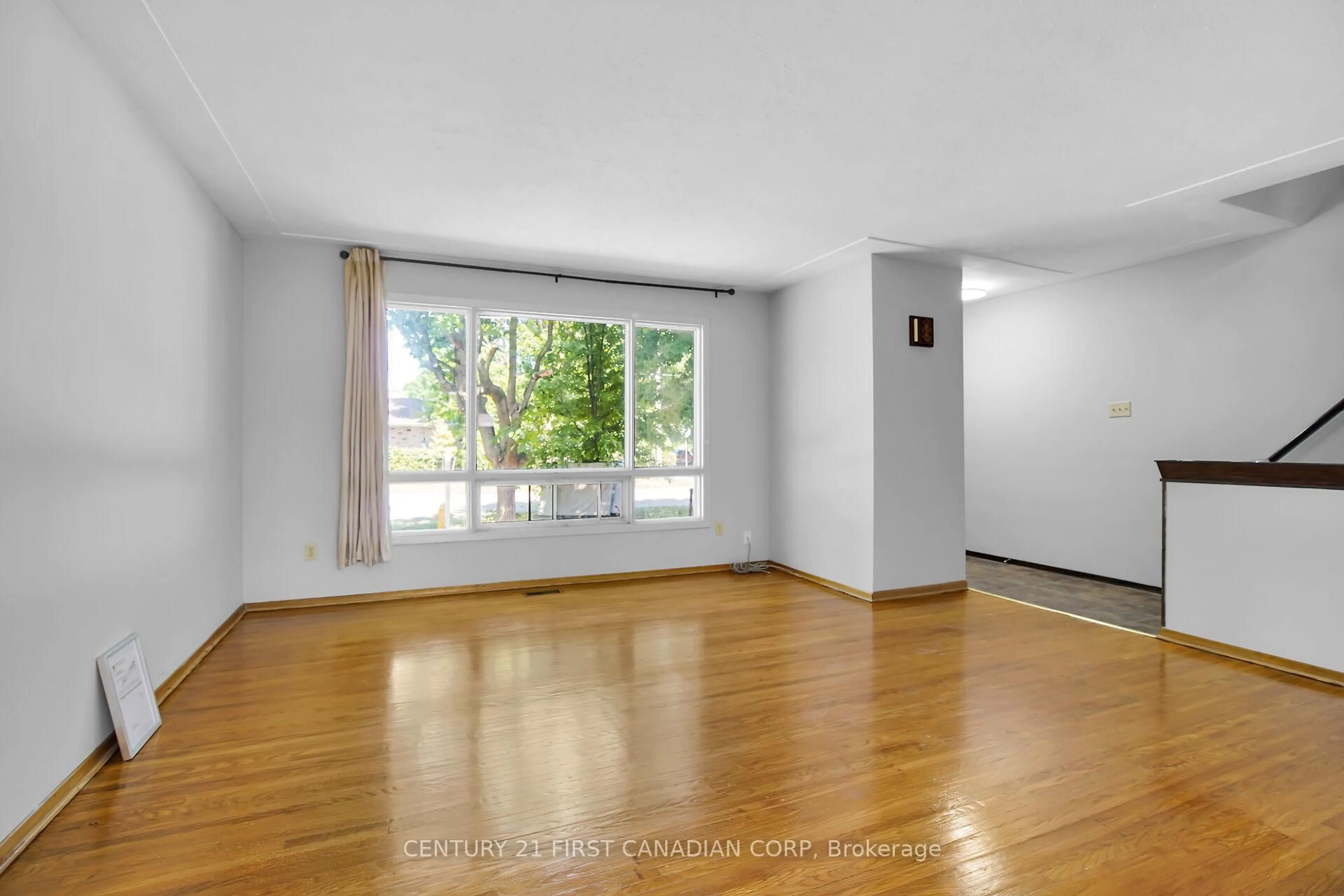 A pic of a room for 185 Taylor St, London East Ontario N5Y 2J3