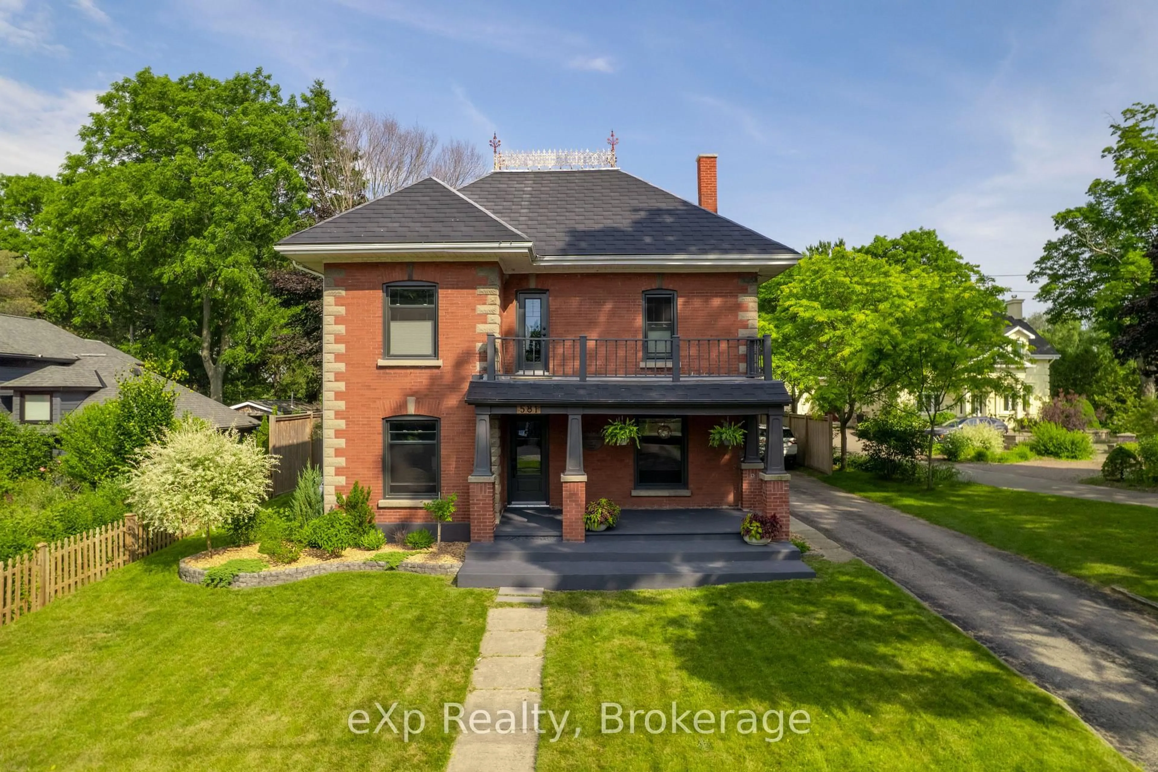 Home with brick exterior material, building for 581 Queen St, Kincardine Ontario N2Z 2J1