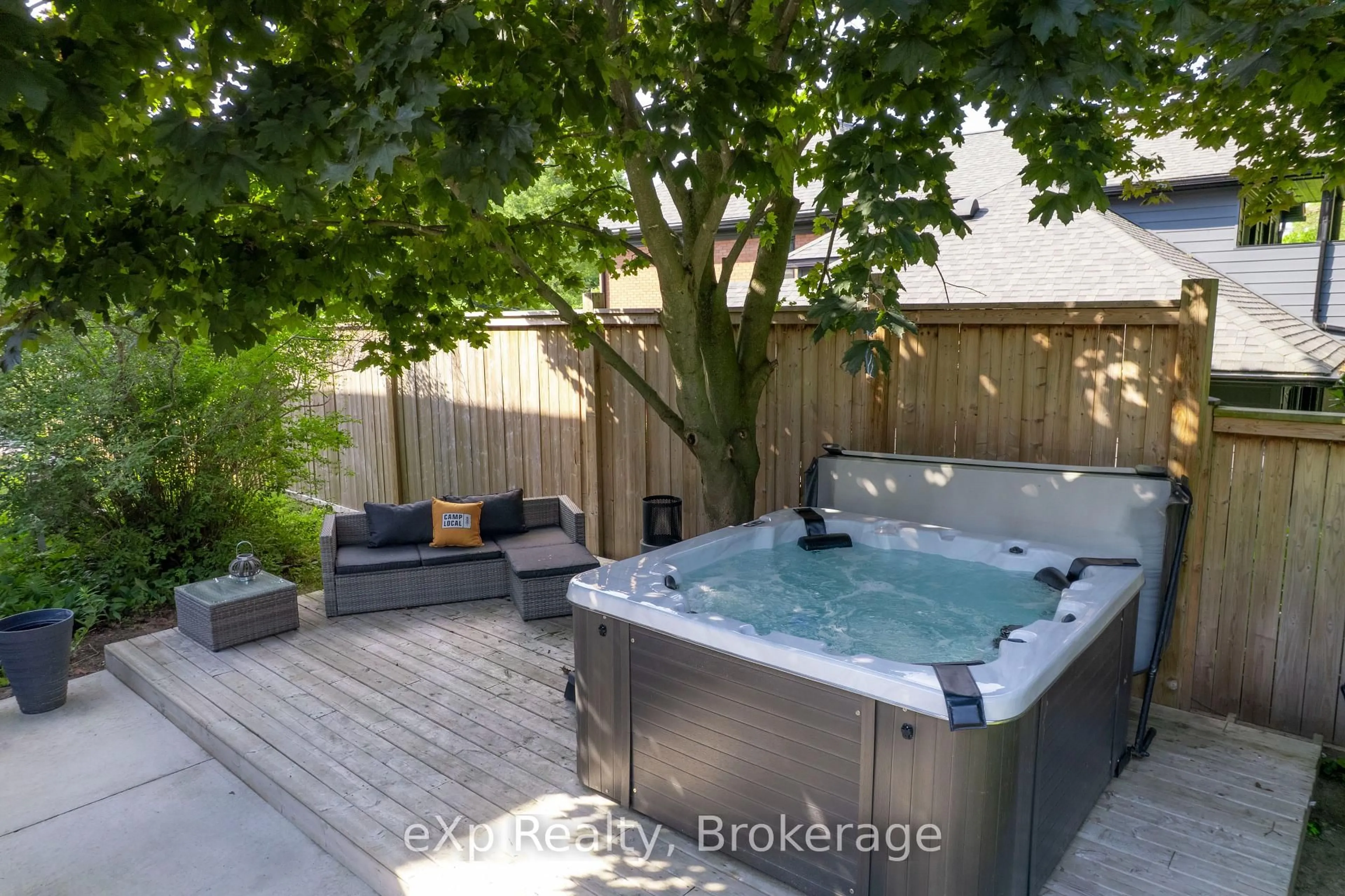 Patio, street for 581 Queen St, Kincardine Ontario N2Z 2J1