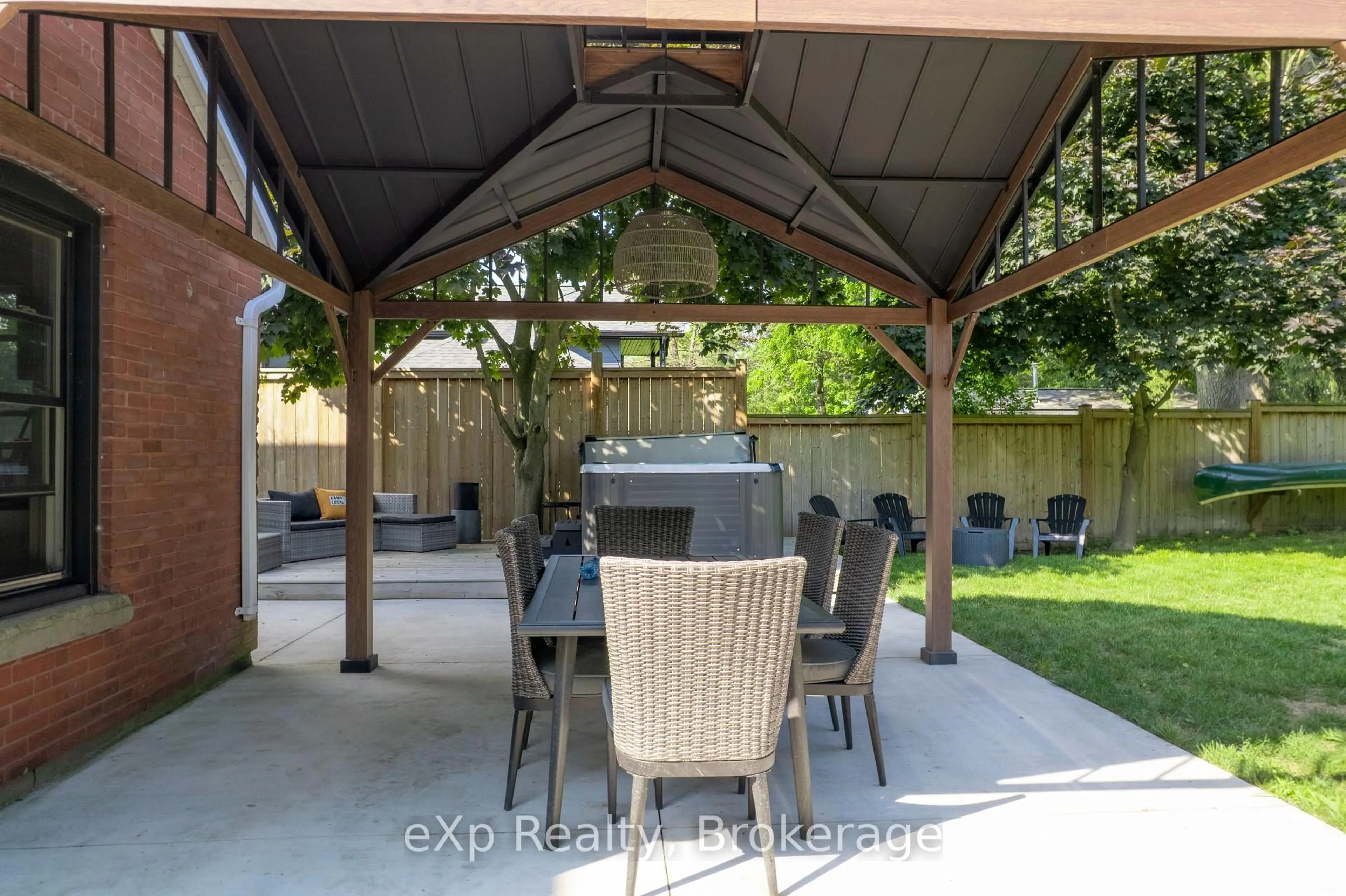Patio, street for 581 Queen St, Kincardine Ontario N2Z 2J1