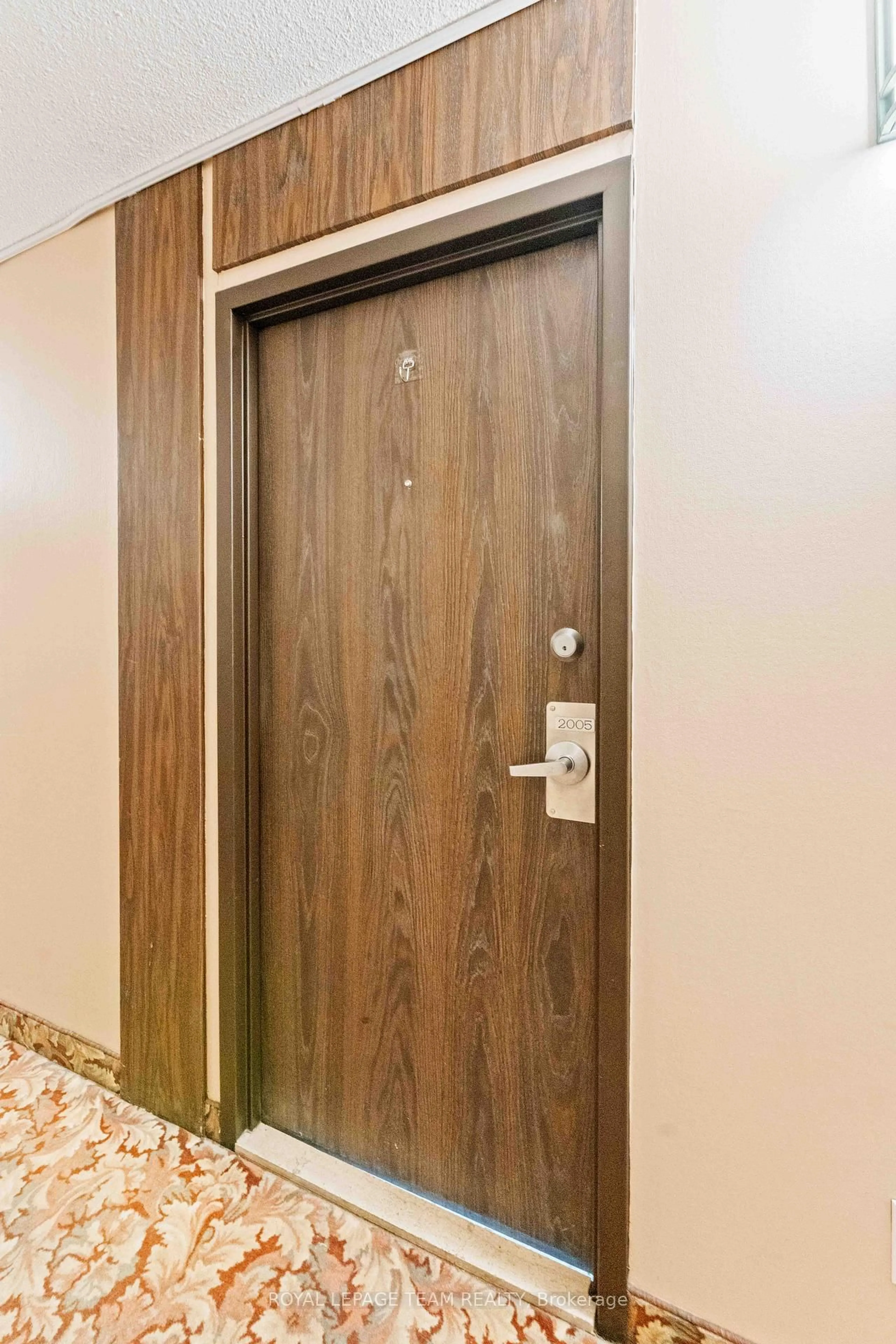 Indoor entryway for 1785 Frobisher Lane #2005, Ottawa Ontario K1G 3T7