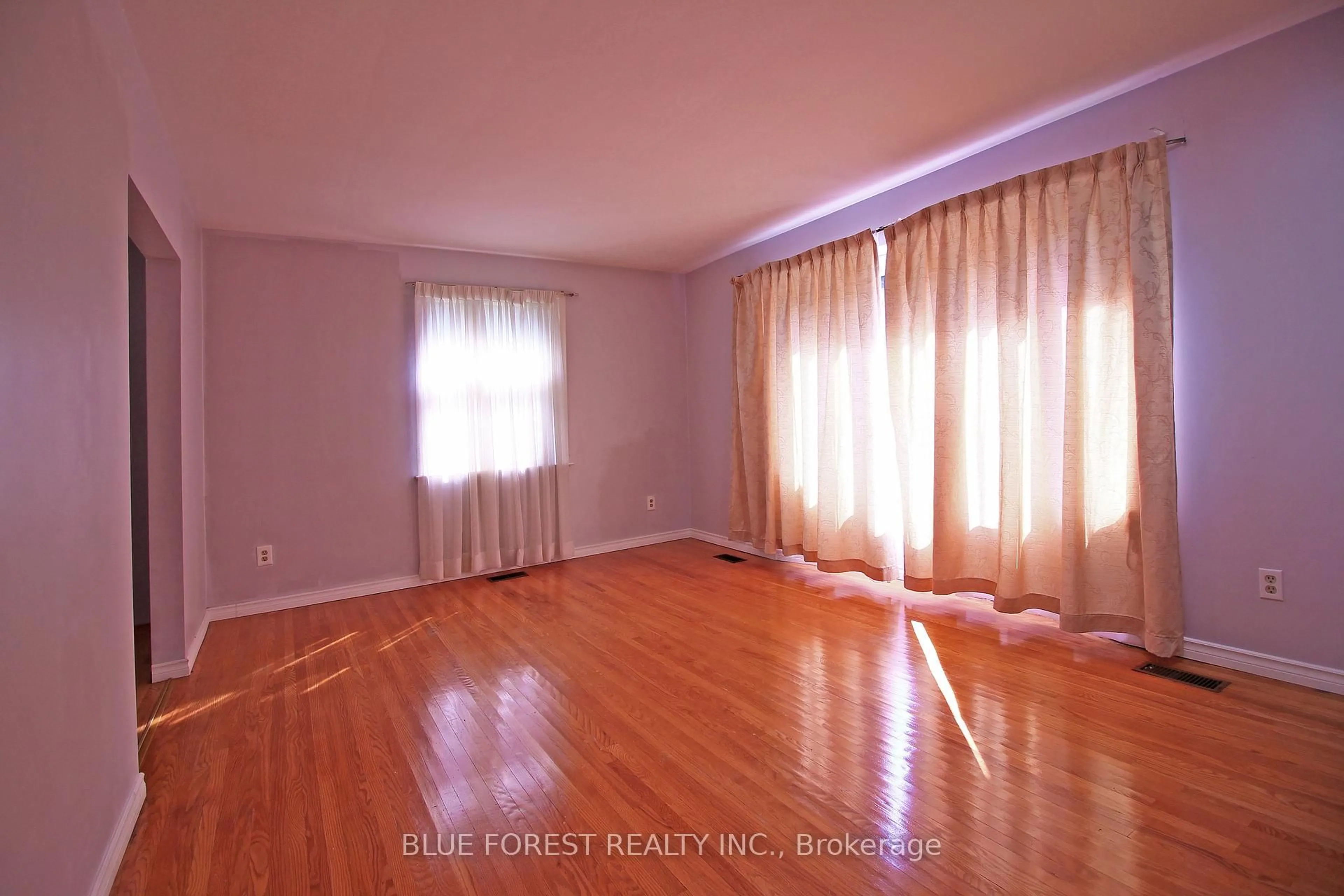 A pic of a room for 29 Queen Anne Circ, London North Ontario N6H 4B6