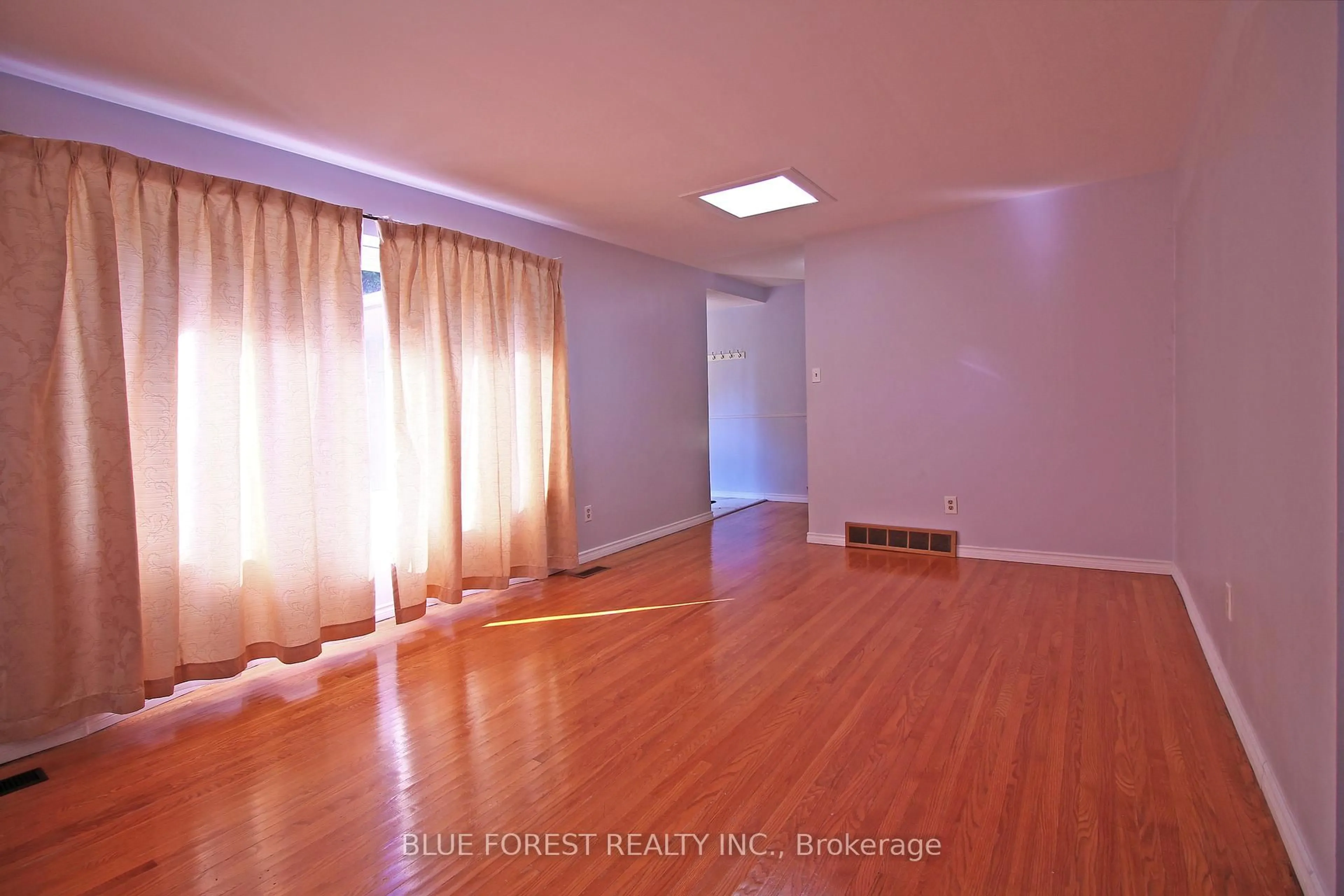 A pic of a room for 29 Queen Anne Circ, London North Ontario N6H 4B6