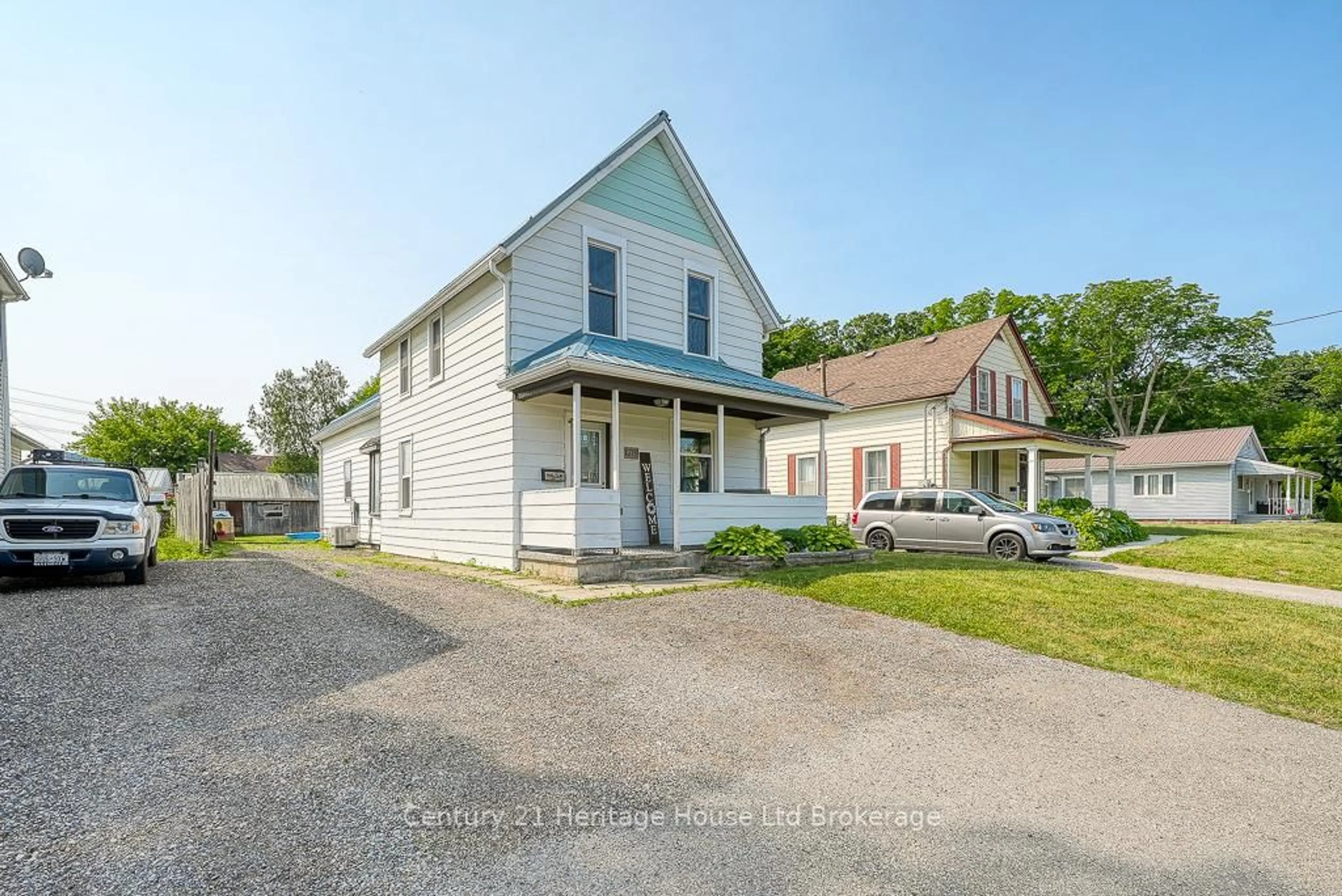 A pic from outside/outdoor area/front of a property/back of a property/a pic from drone, street for 78 Catherine St, Ingersoll Ontario N5C 1L4