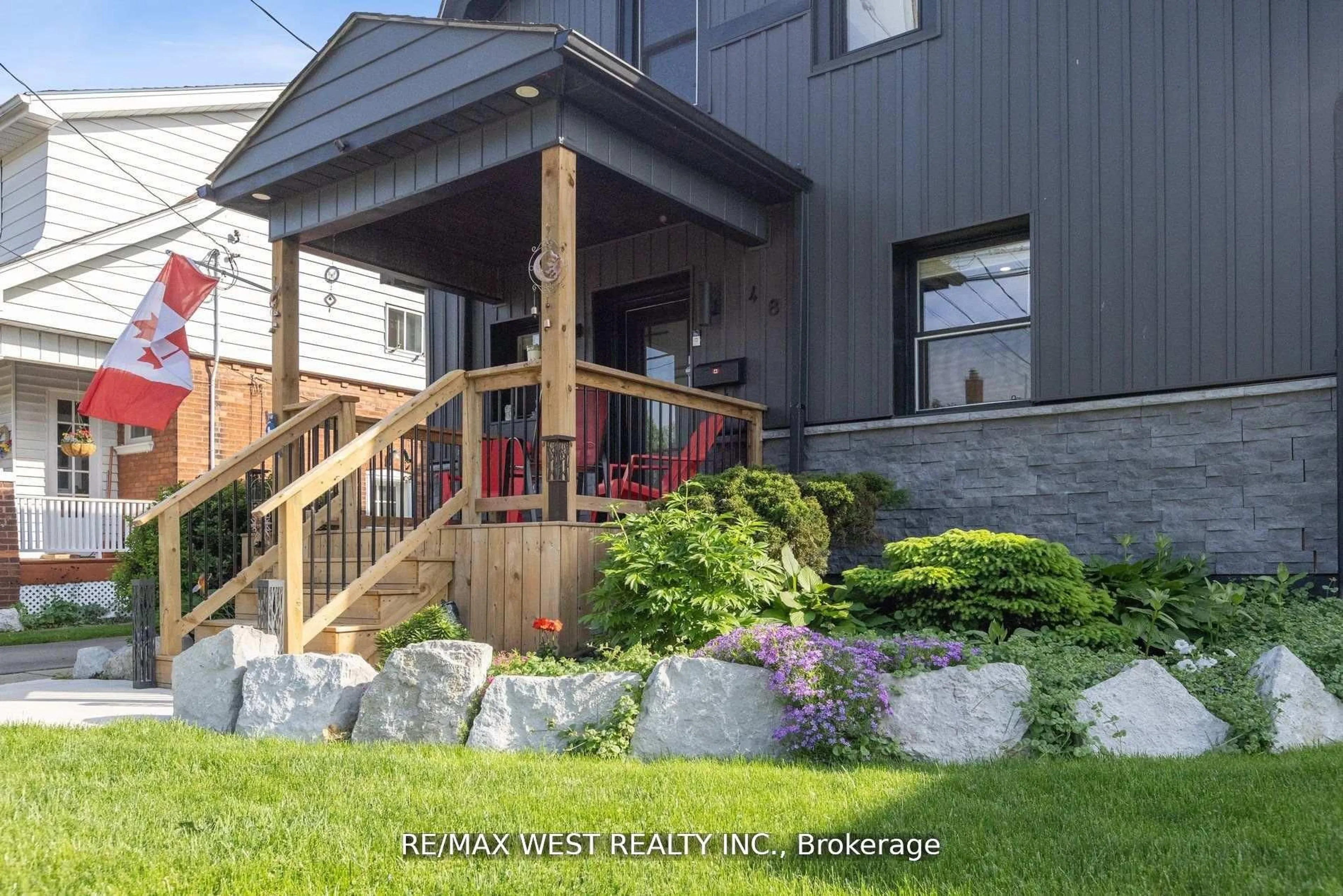 Patio, unknown for 48 Burwell St, Brantford Ontario N3T 4T7