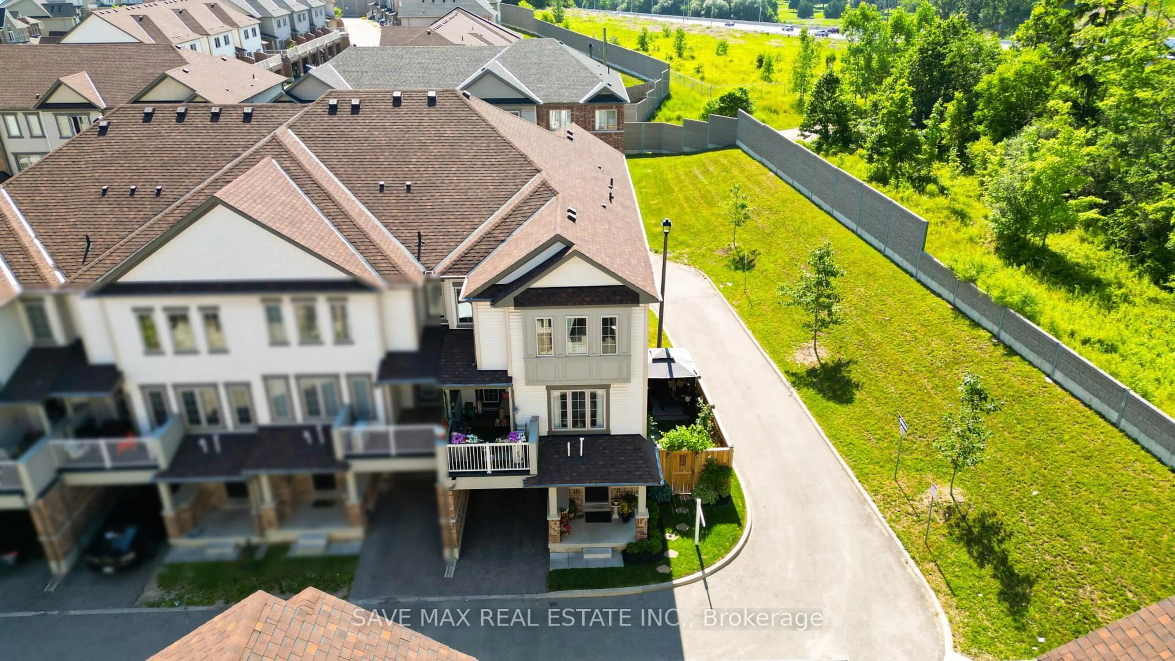 A pic from outside/outdoor area/front of a property/back of a property/a pic from drone, city buildings view from balcony for 420 Linden Dr #46, Cambridge Ontario N3H 0C6