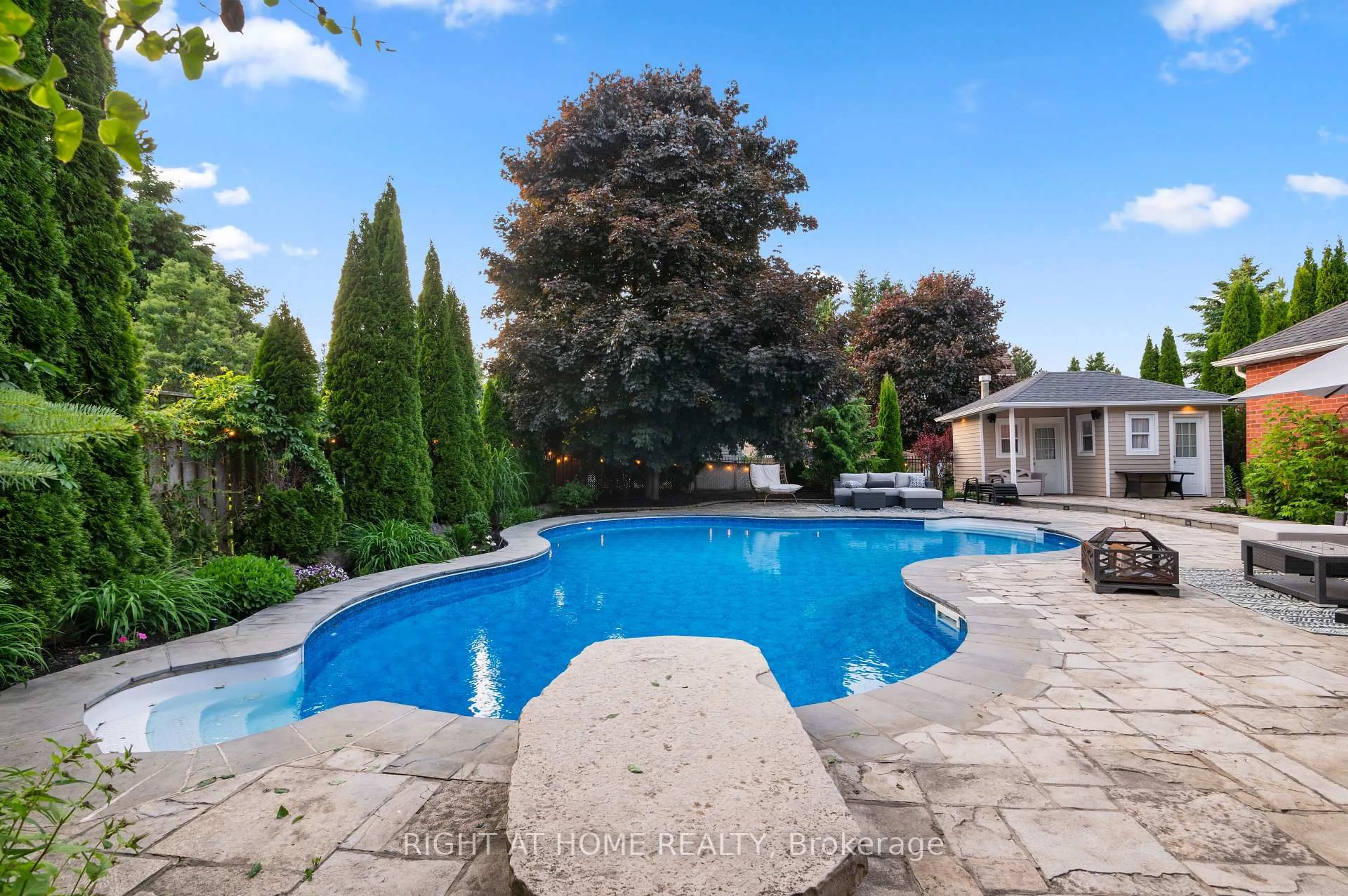 Pool for 1 Pineview Rd, Mono Ontario L9W 4A1