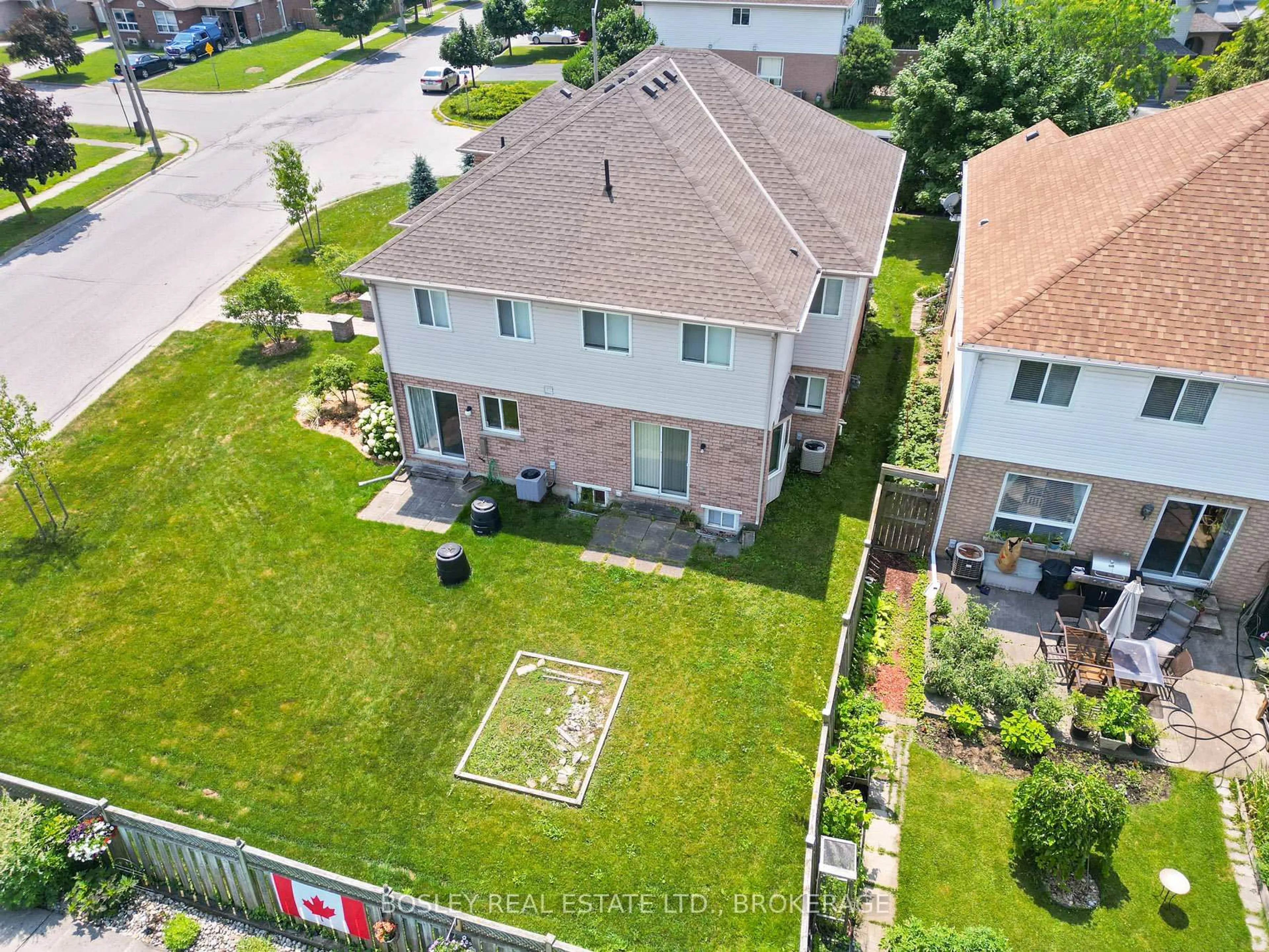 A pic from outside/outdoor area/front of a property/back of a property/a pic from drone, street for 4 Gonzalez Crt, Thorold Ontario L2V 5C1