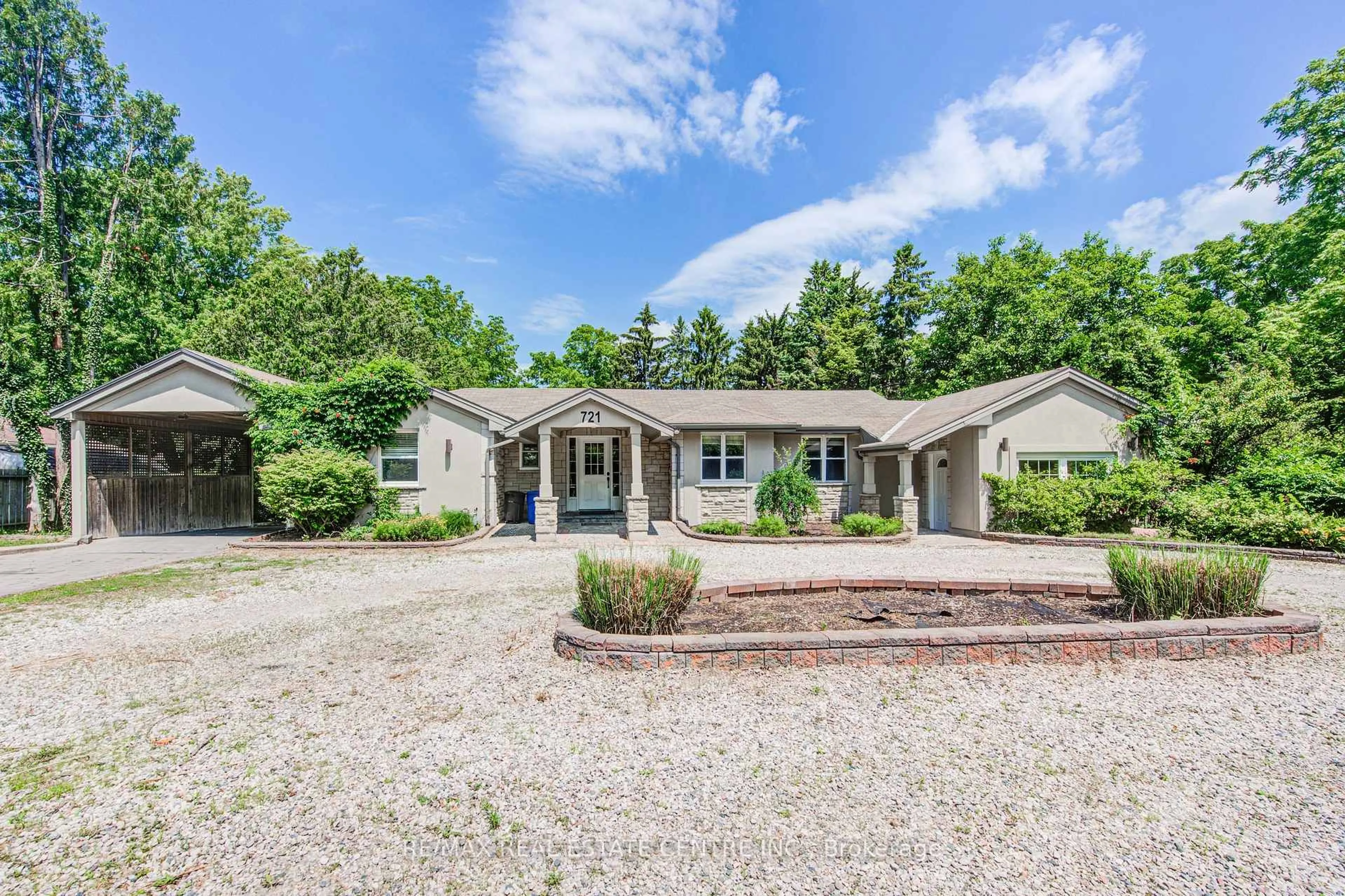 A pic from outside/outdoor area/front of a property/back of a property/a pic from drone, street for 721 Commissioners Rd, London South Ontario N6K 1B6