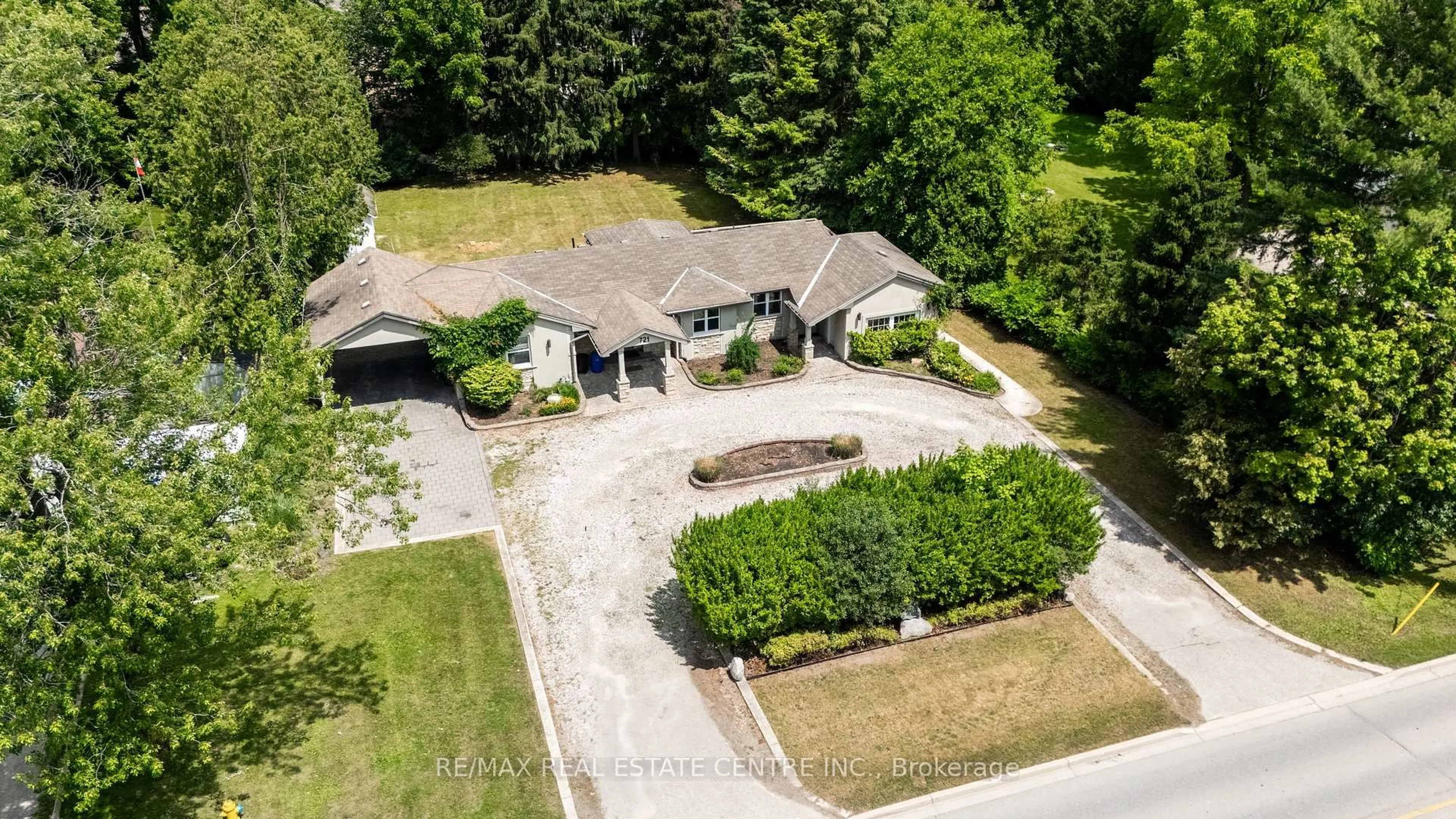 A pic from outside/outdoor area/front of a property/back of a property/a pic from drone, street for 721 Commissioners Rd, London South Ontario N6K 1B6