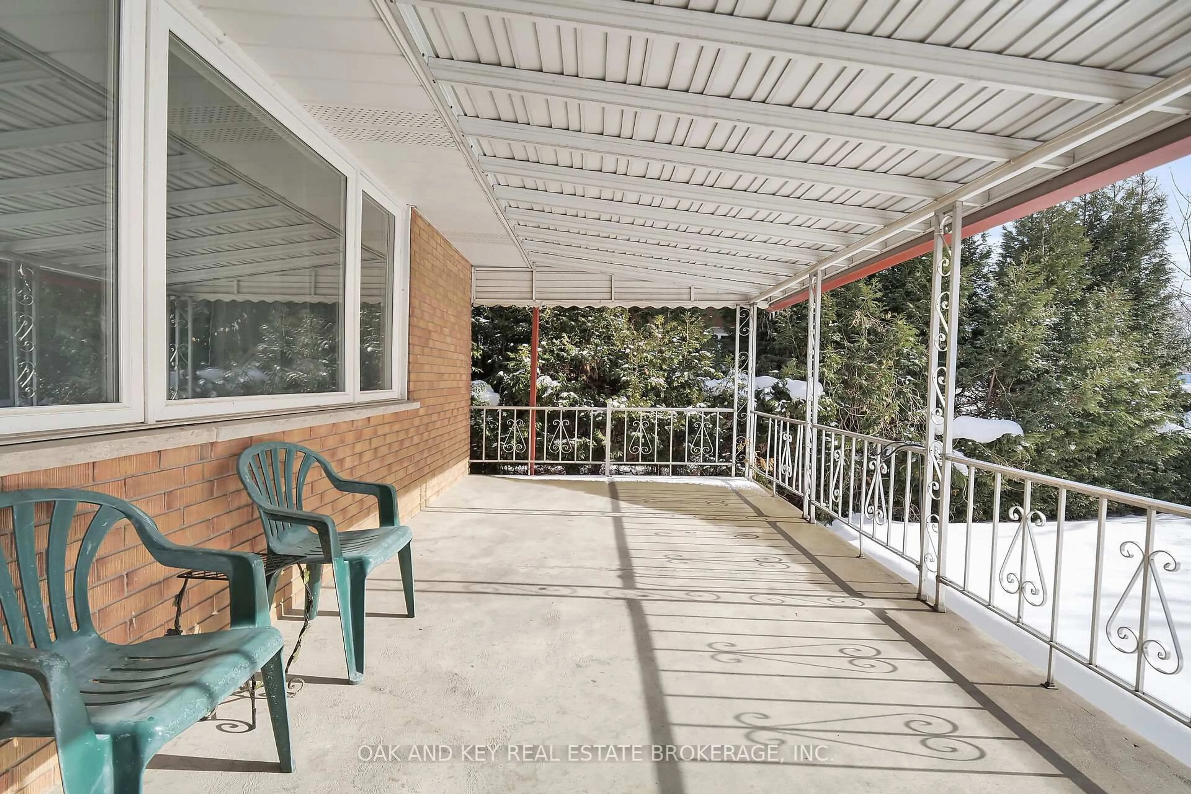 Patio, street for 374 Westlake St, London South Ontario N5Z 3A4