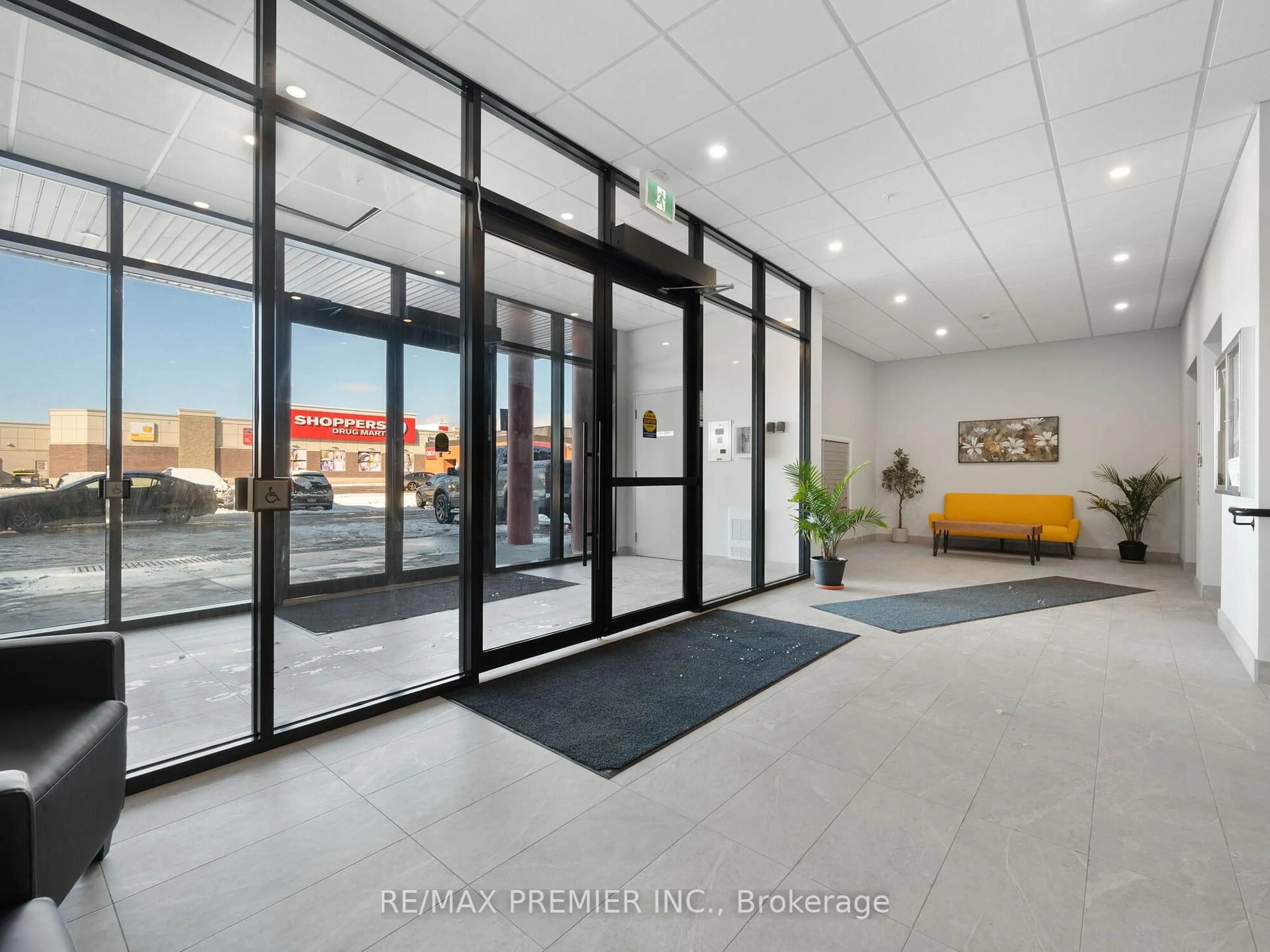 Indoor foyer for 5 Hamilton St #205, Hamilton Ontario L8B 2A4