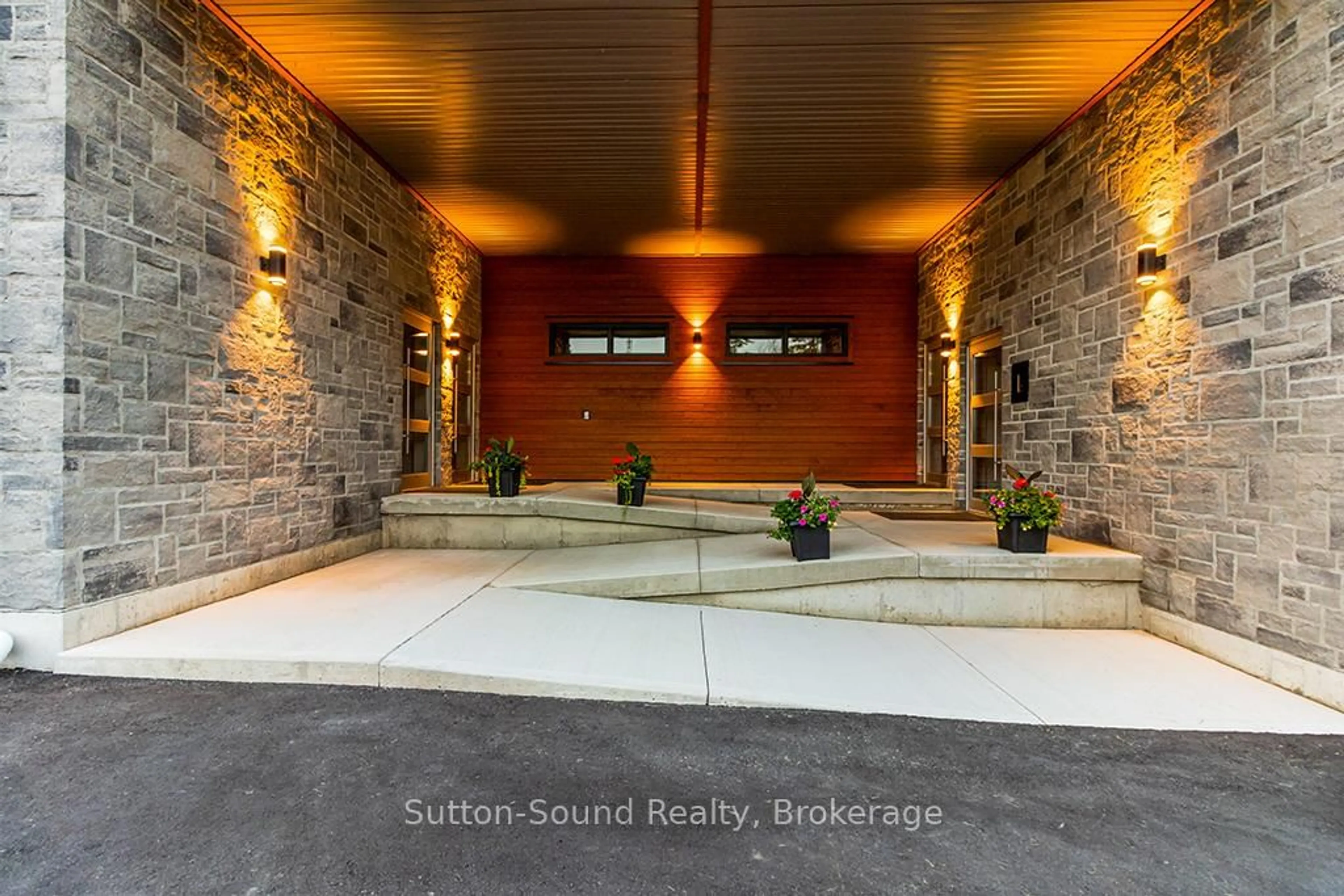 Unknown for 535 Isaac St #202, South Bruce Peninsula Ontario N0H 2T0