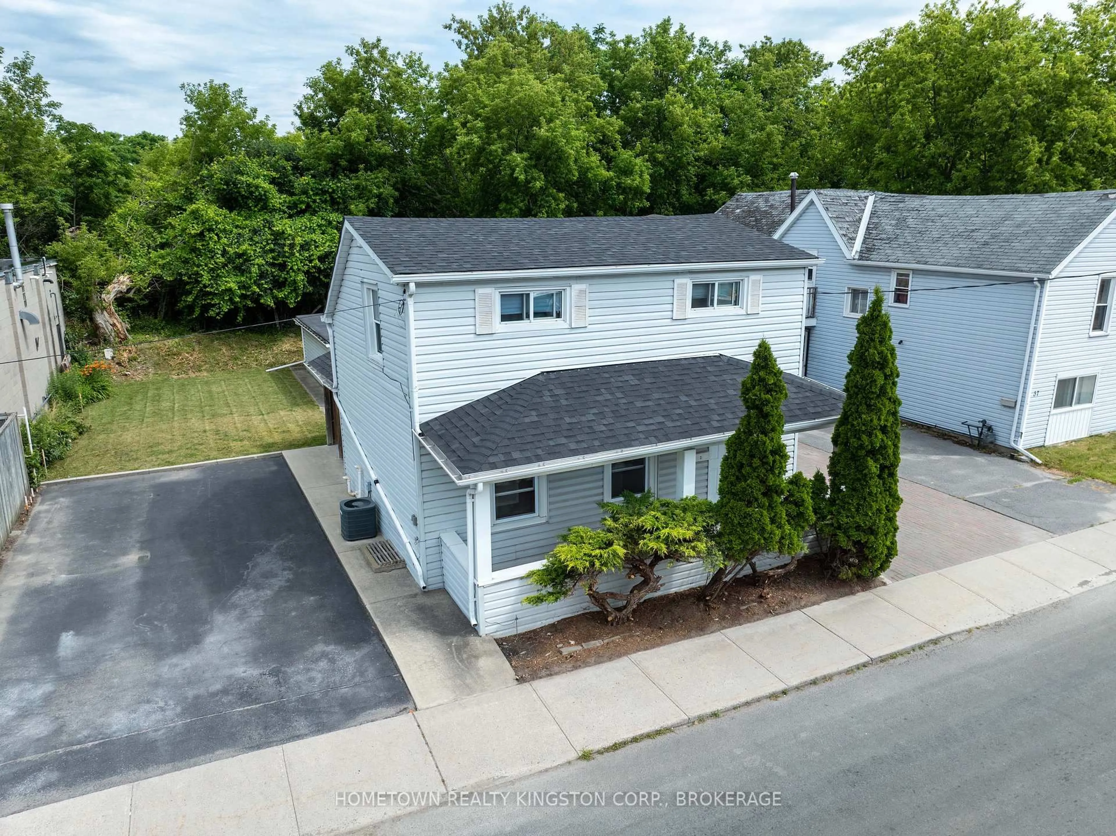 A pic from outside/outdoor area/front of a property/back of a property/a pic from drone, street for 41 Hickson Ave, Kingston Ontario K7K 2N7