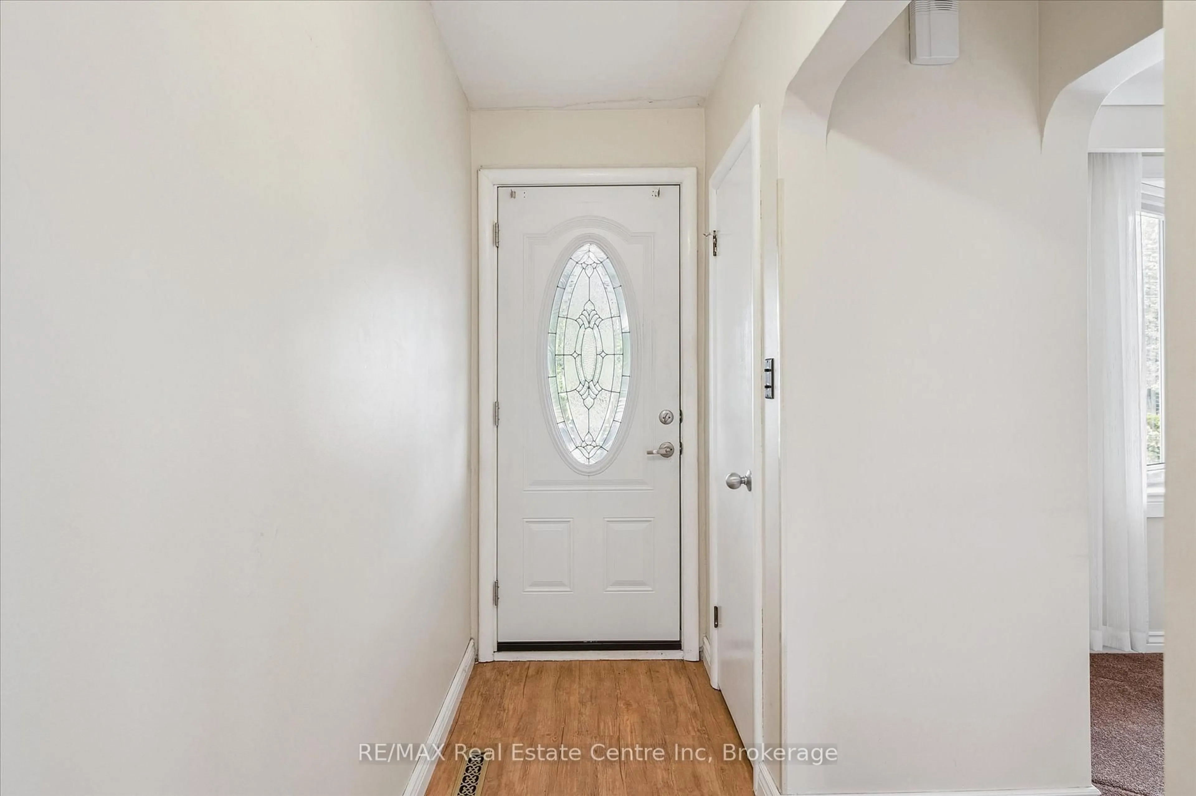 Indoor entryway for 288 Margaret Ave, Hamilton Ontario L8E 2J2