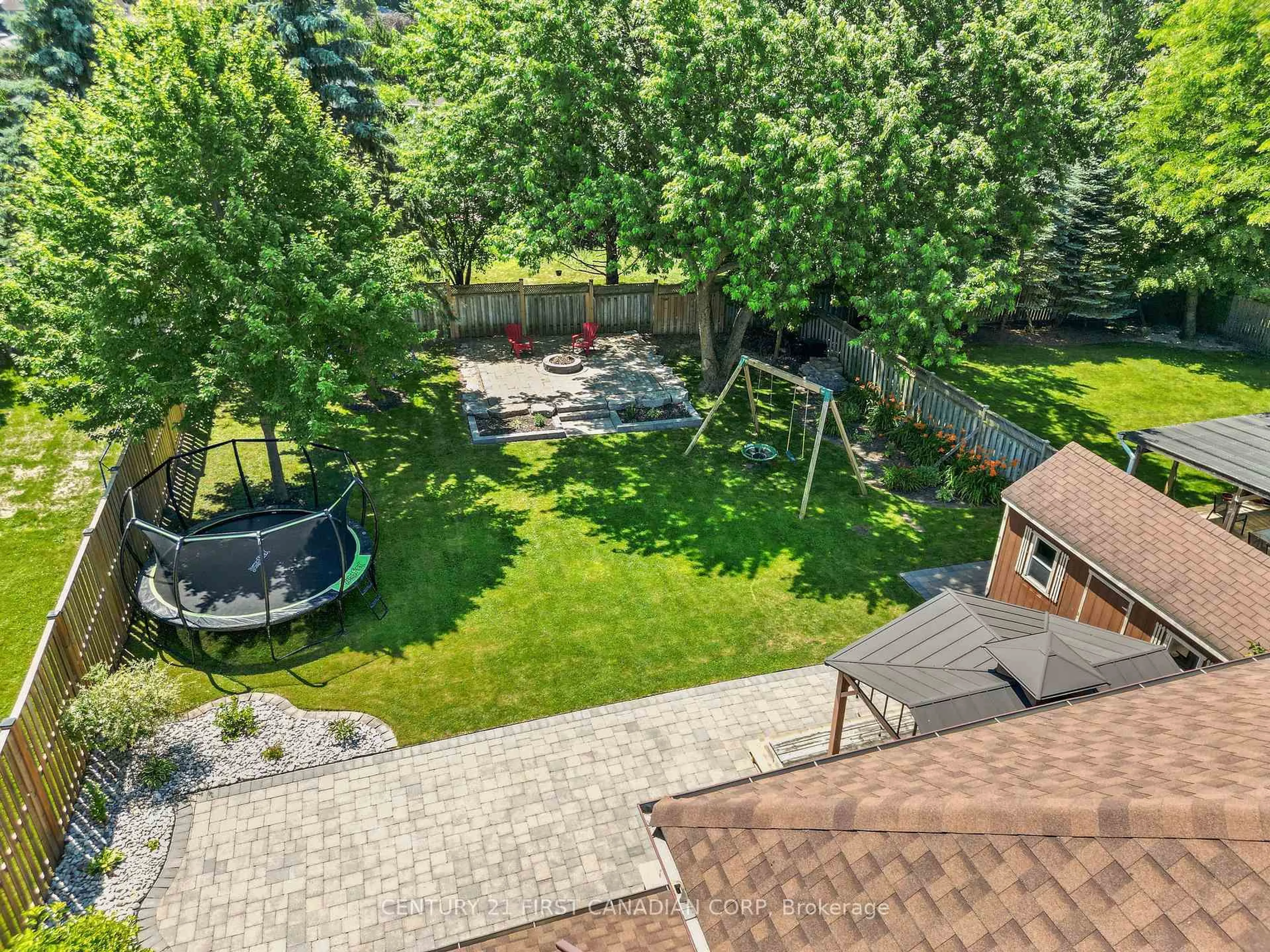 A pic from outside/outdoor area/front of a property/back of a property/a pic from drone, unknown for 512 Rosecliffe Terr, London South Ontario N6K 4H5
