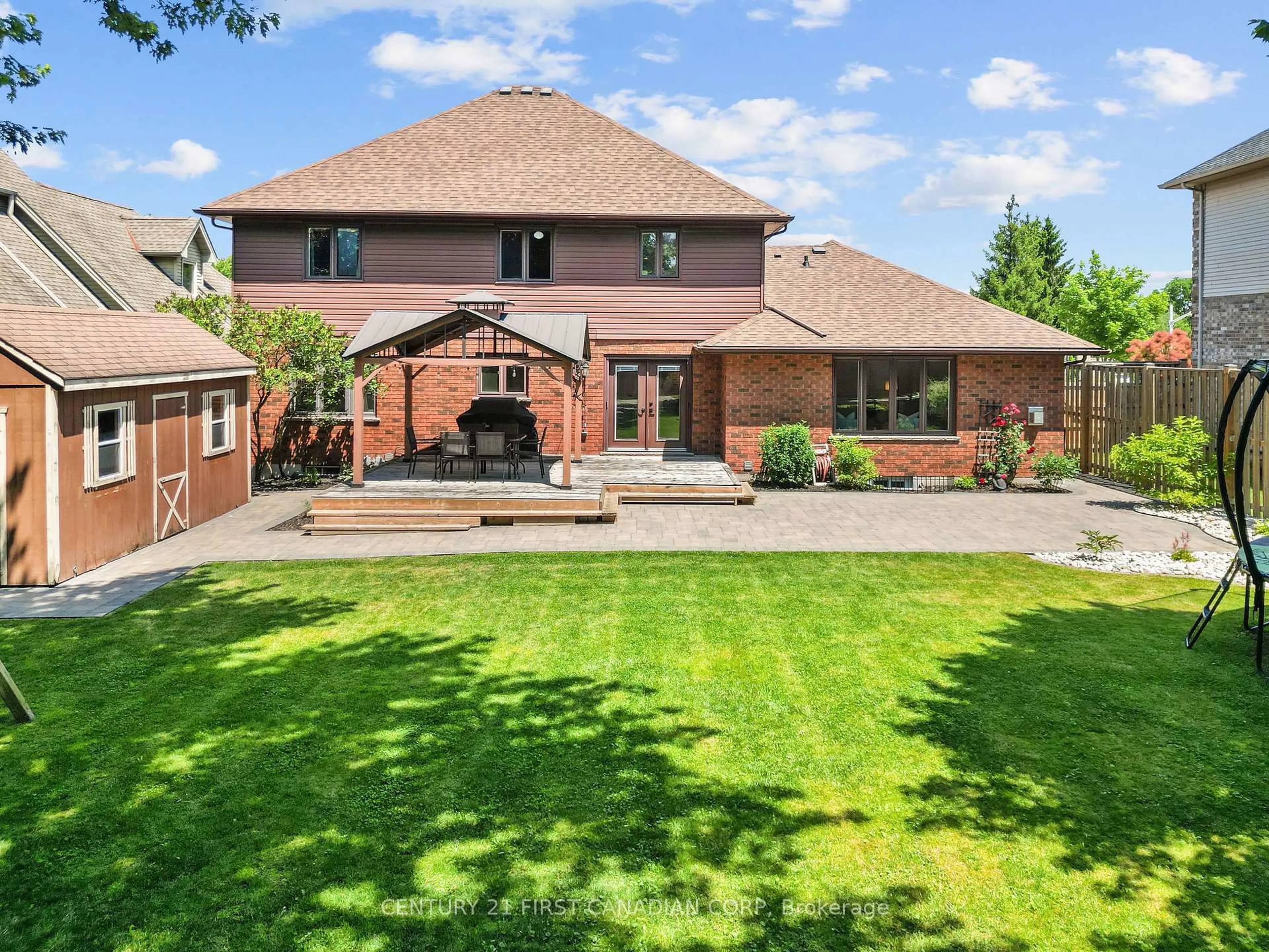 A pic from outside/outdoor area/front of a property/back of a property/a pic from drone, building for 512 Rosecliffe Terr, London South Ontario N6K 4H5