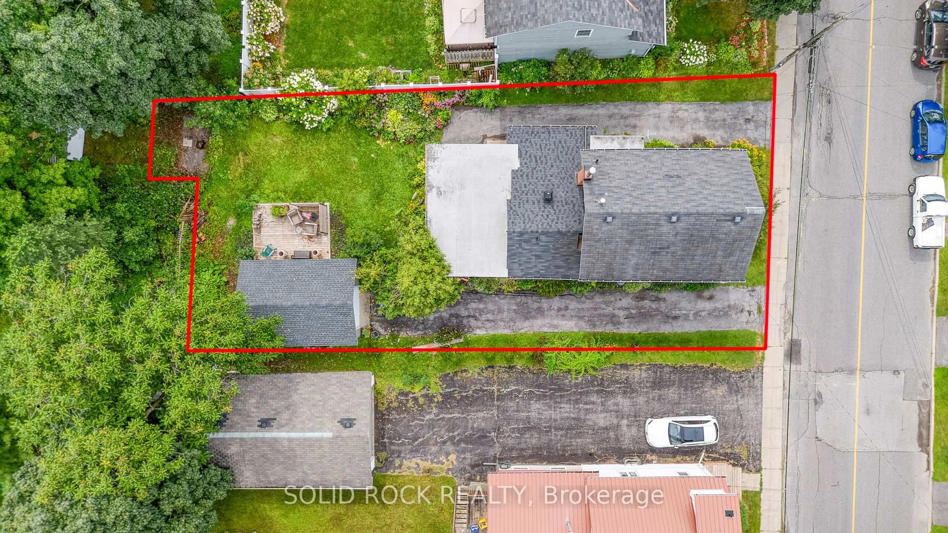 A pic from outside/outdoor area/front of a property/back of a property/a pic from drone, street for 33A and 33B Napoleon St, Carleton Place Ontario K7C 2X4