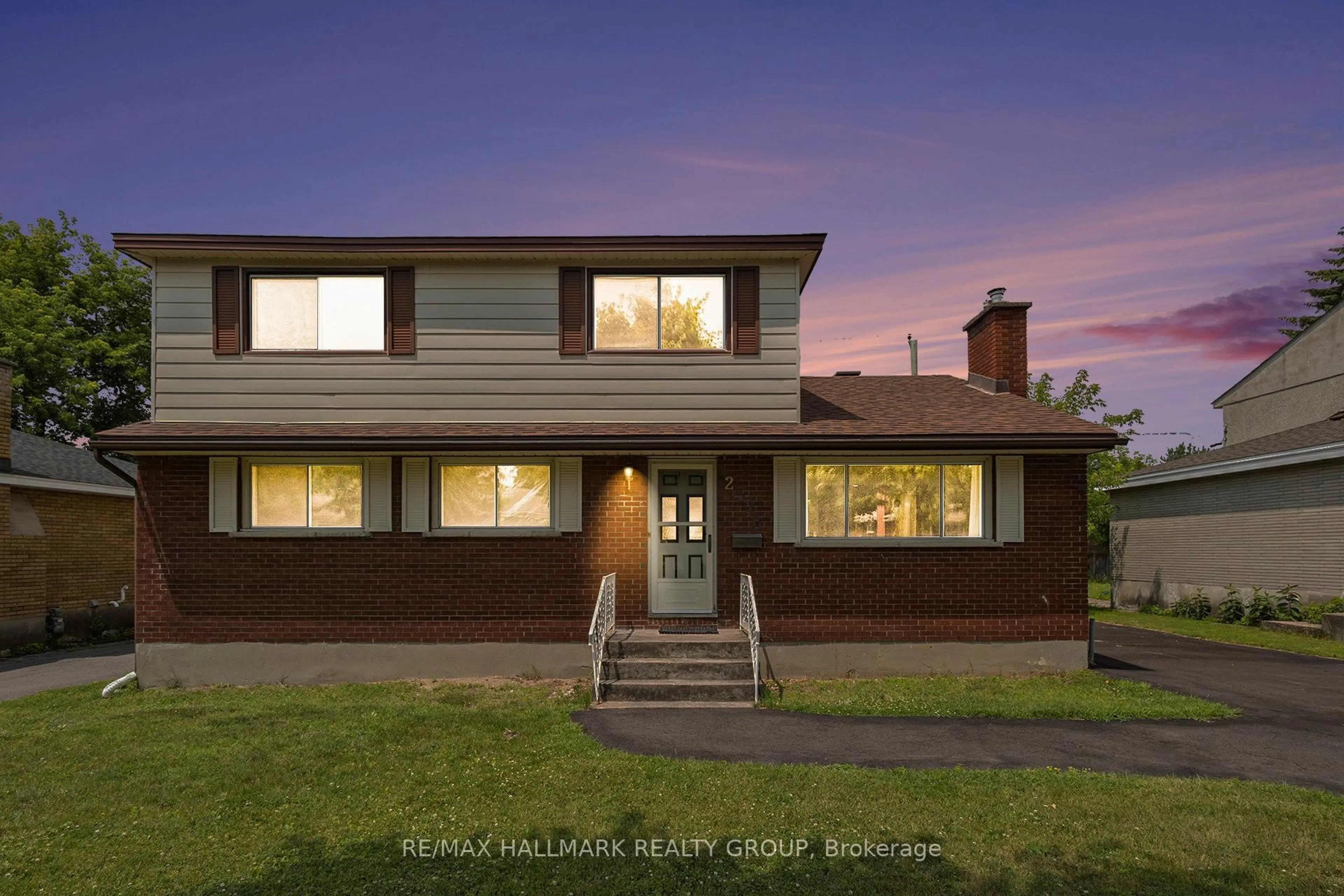 Home with vinyl exterior material, street for 2375 Cheshire Rd, Ottawa Ontario K2C 1G2