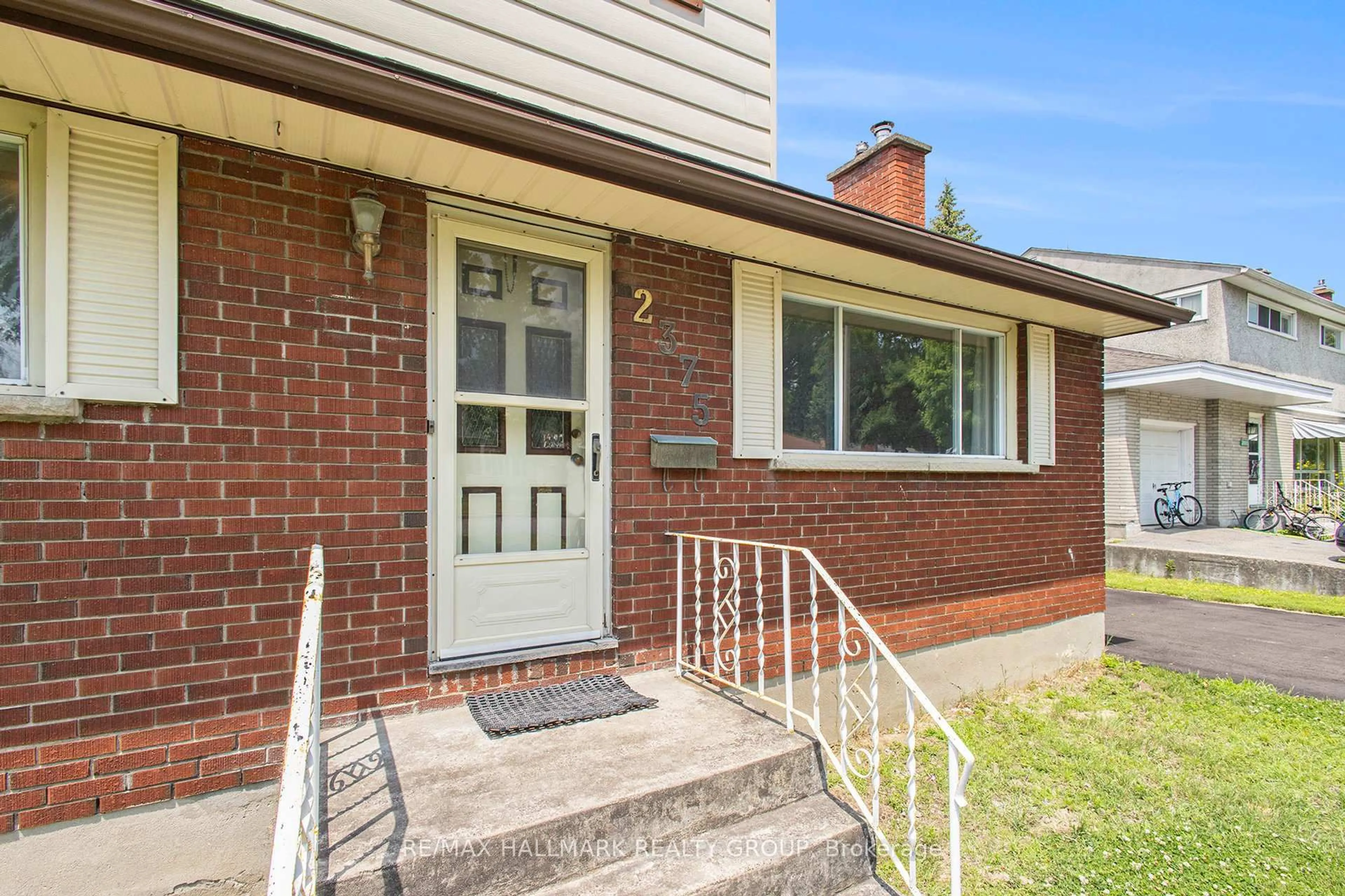 Home with brick exterior material, street for 2375 Cheshire Rd, Ottawa Ontario K2C 1G2