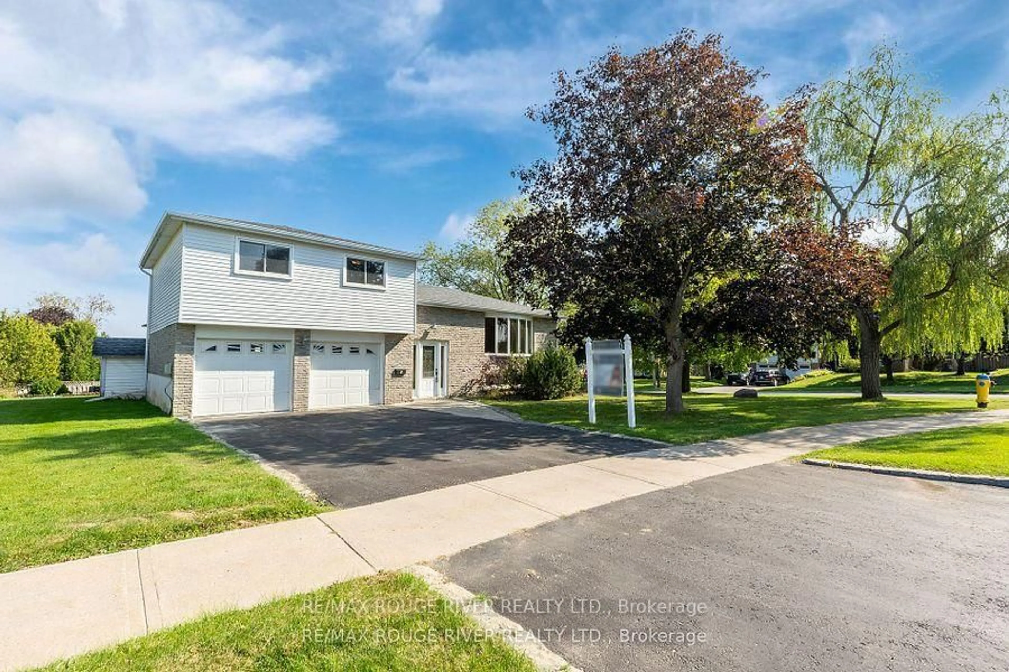 Home with vinyl exterior material, street for 1 Applewood Cres, Kawartha Lakes Ontario K9V 4W7