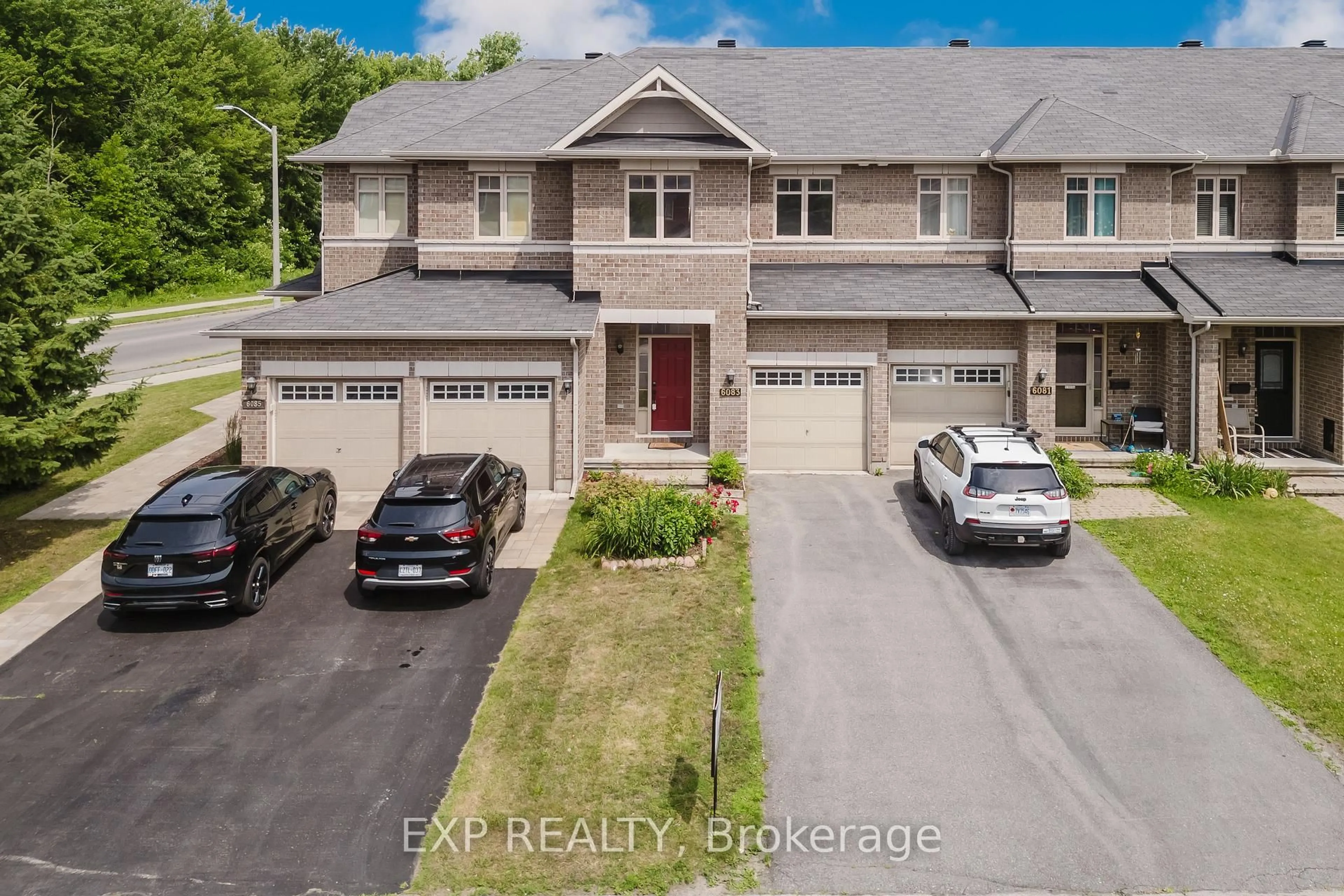 A pic from outside/outdoor area/front of a property/back of a property/a pic from drone, street for 6083 North Bluff Dr, Ottawa Ontario K1V 2L6