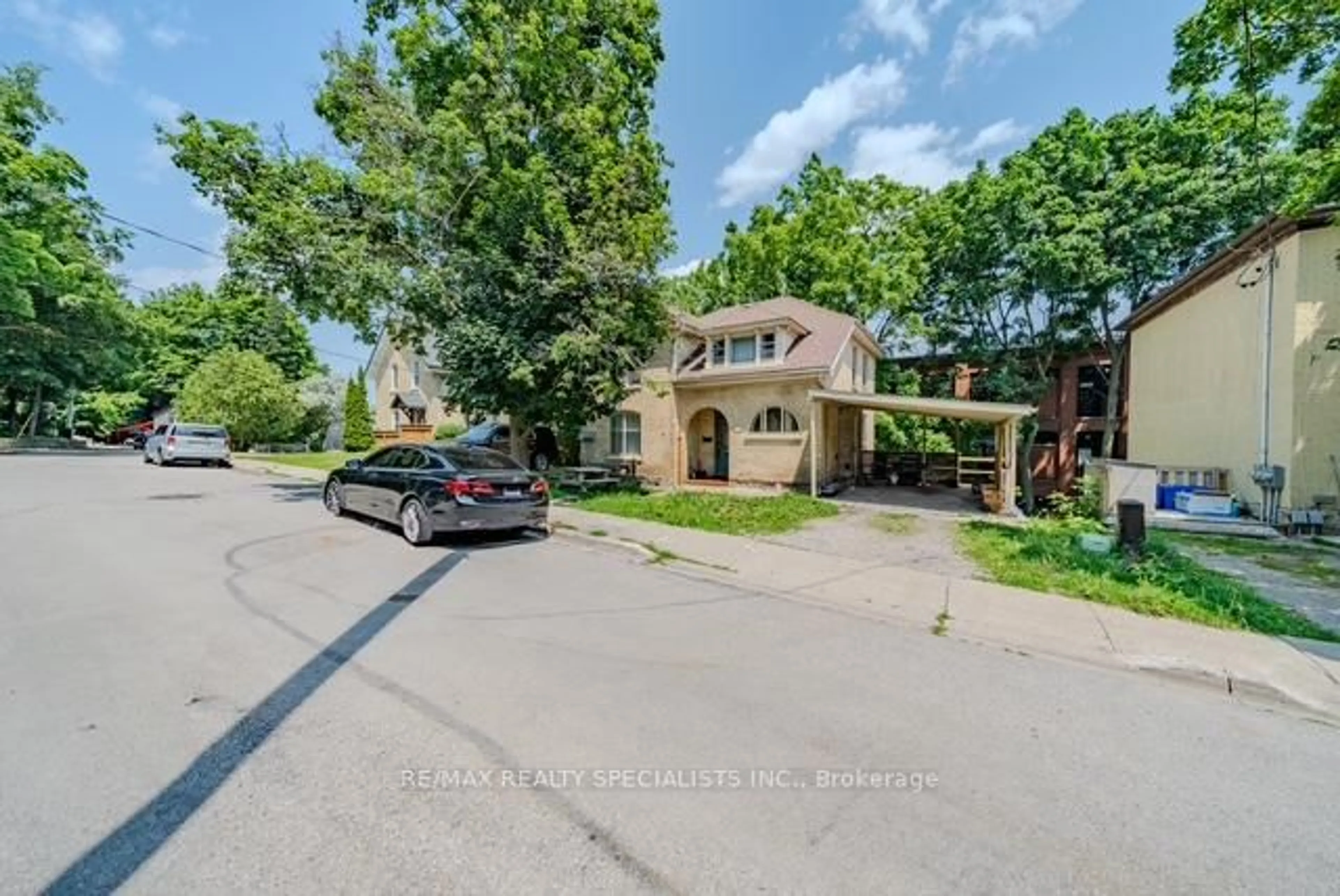 A pic from outside/outdoor area/front of a property/back of a property/a pic from drone, street for 9 Ramore St, Cambridge Ontario N1S 2P6