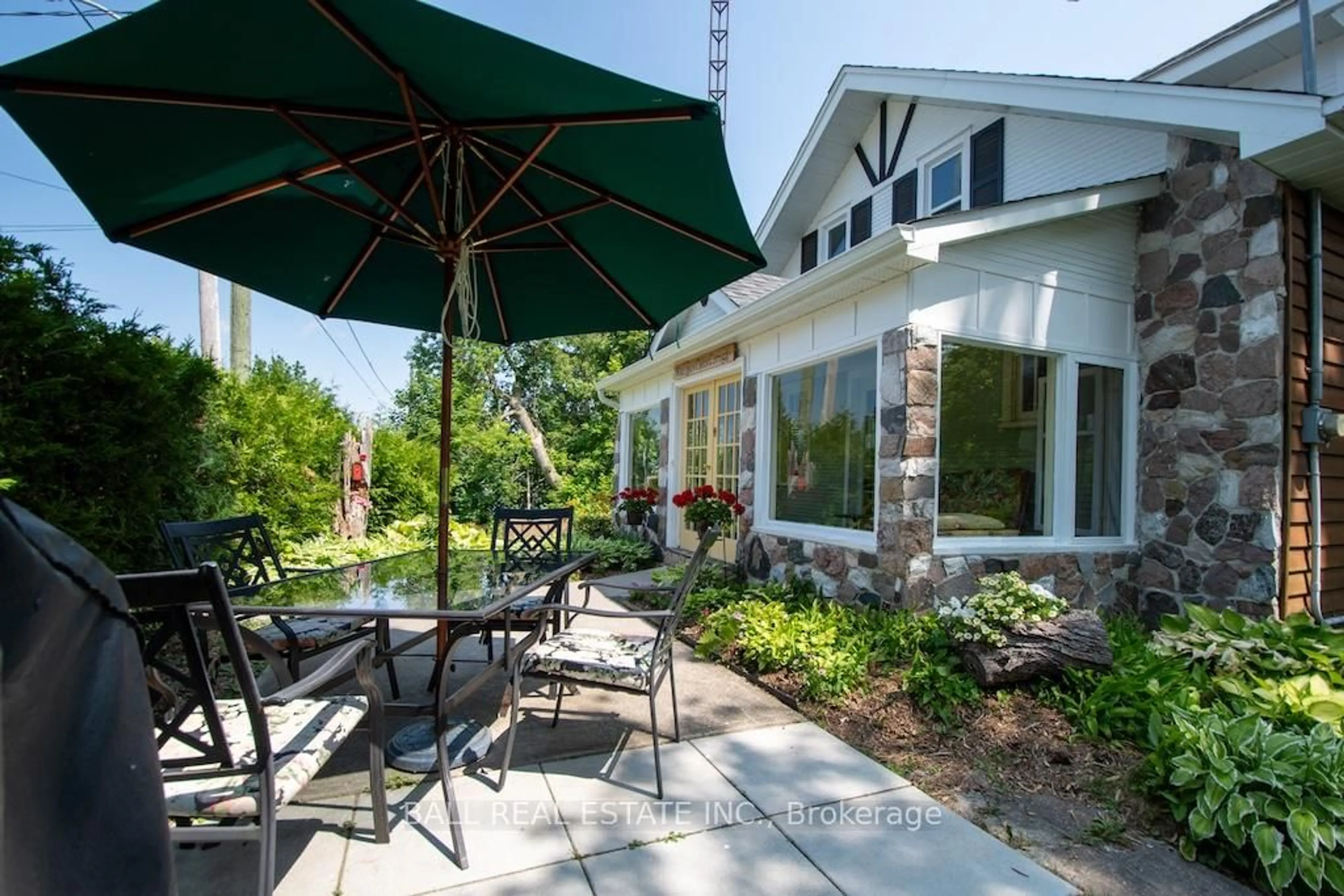 Patio, street for 36 Park St, Trent Hills Ontario K0L 1Y0