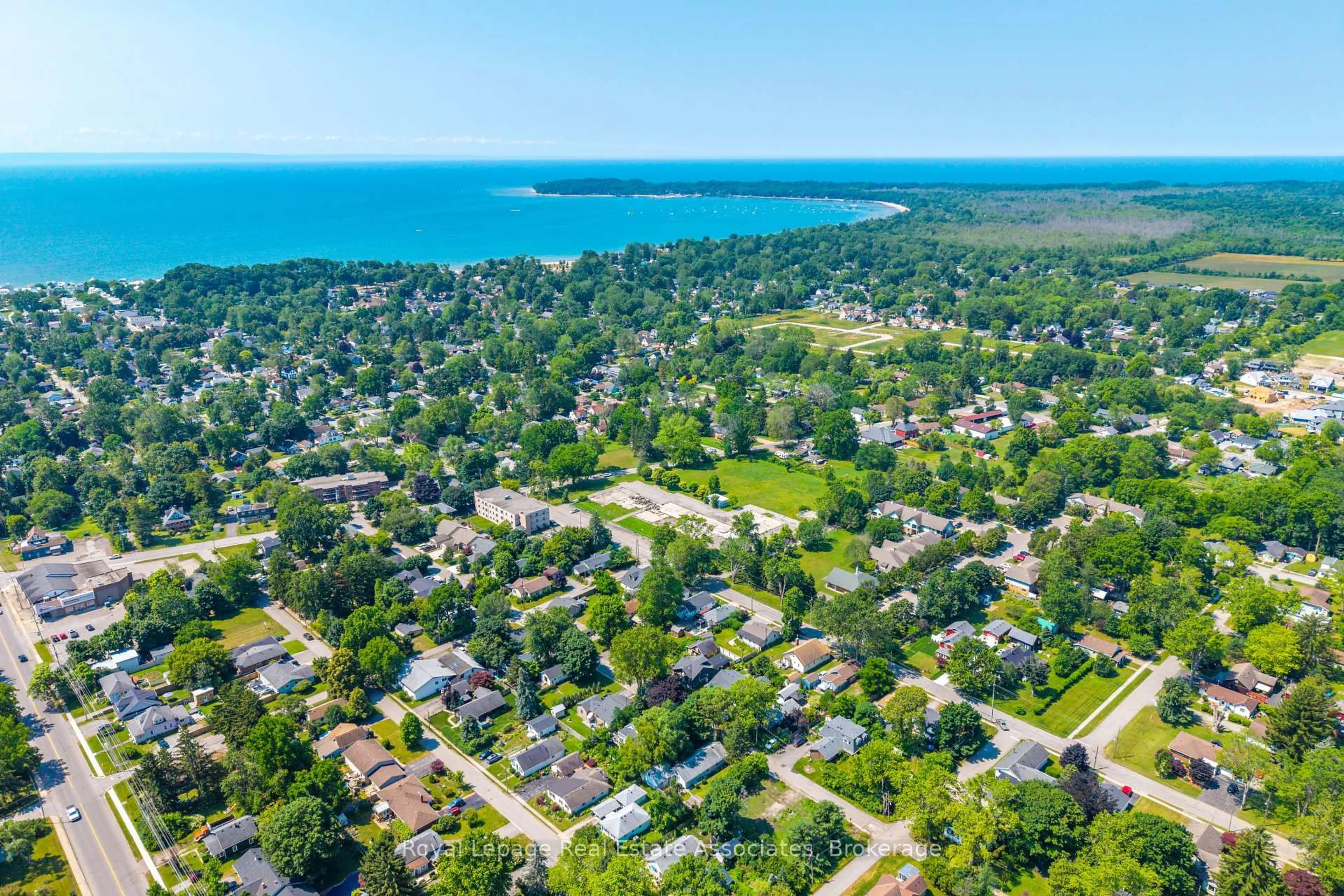 A pic from outside/outdoor area/front of a property/back of a property/a pic from drone, water/lake/river/ocean view for 110 Derby Rd, Fort Erie Ontario L0S 1B0