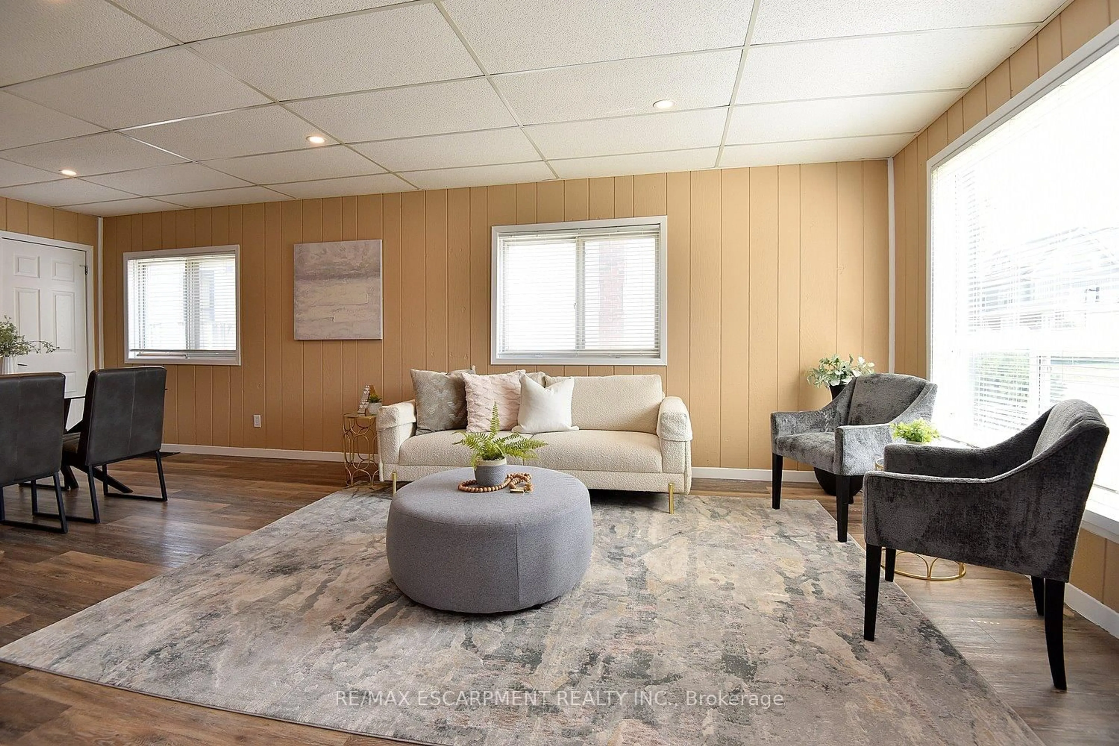 Living room with furniture, unknown for 449 Mary St, Hamilton Ontario L8L 4X1