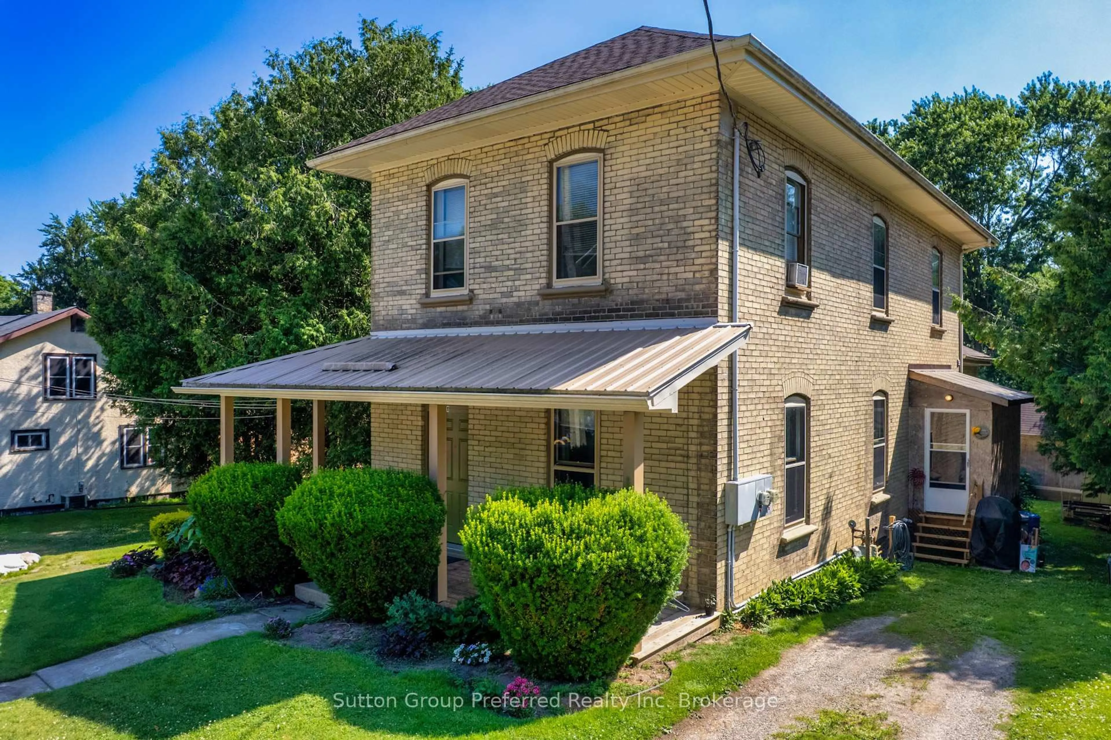 Home with brick exterior material, building for 185 John St, Ingersoll Ontario N5C 3G1