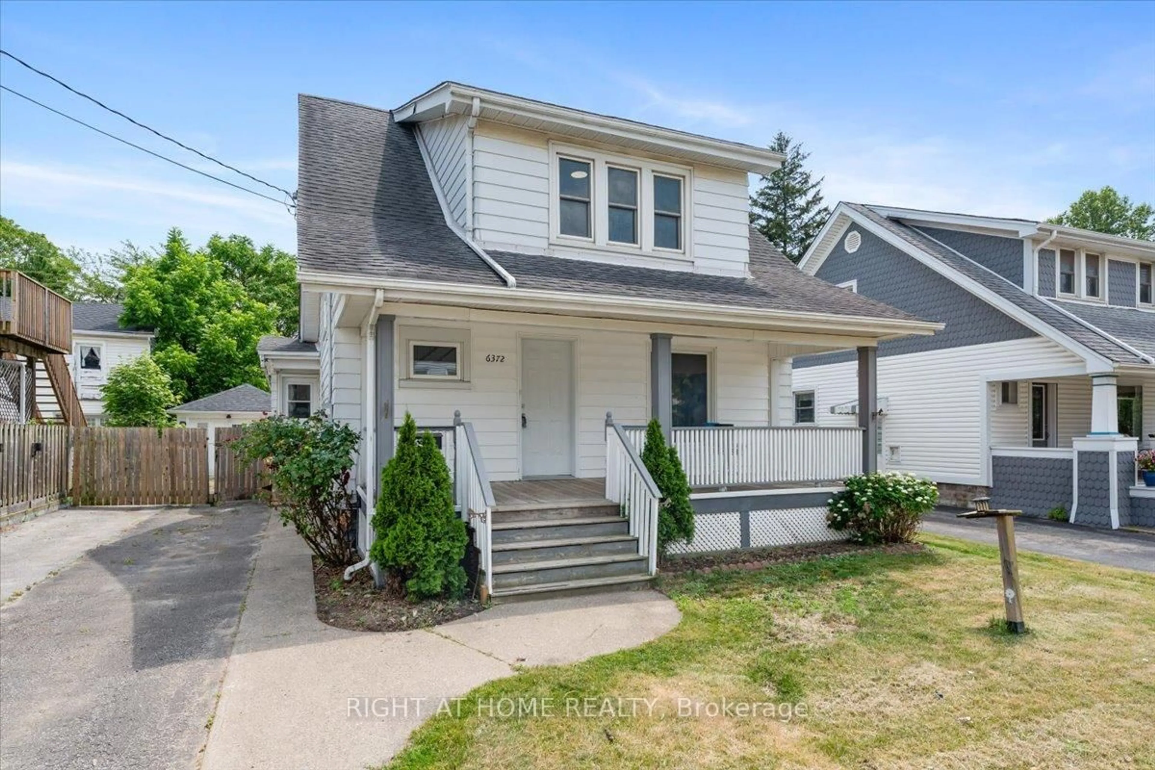 Home with vinyl exterior material, street for 6372 MAITLAND Ave, Niagara Falls Ontario L2G 1R4