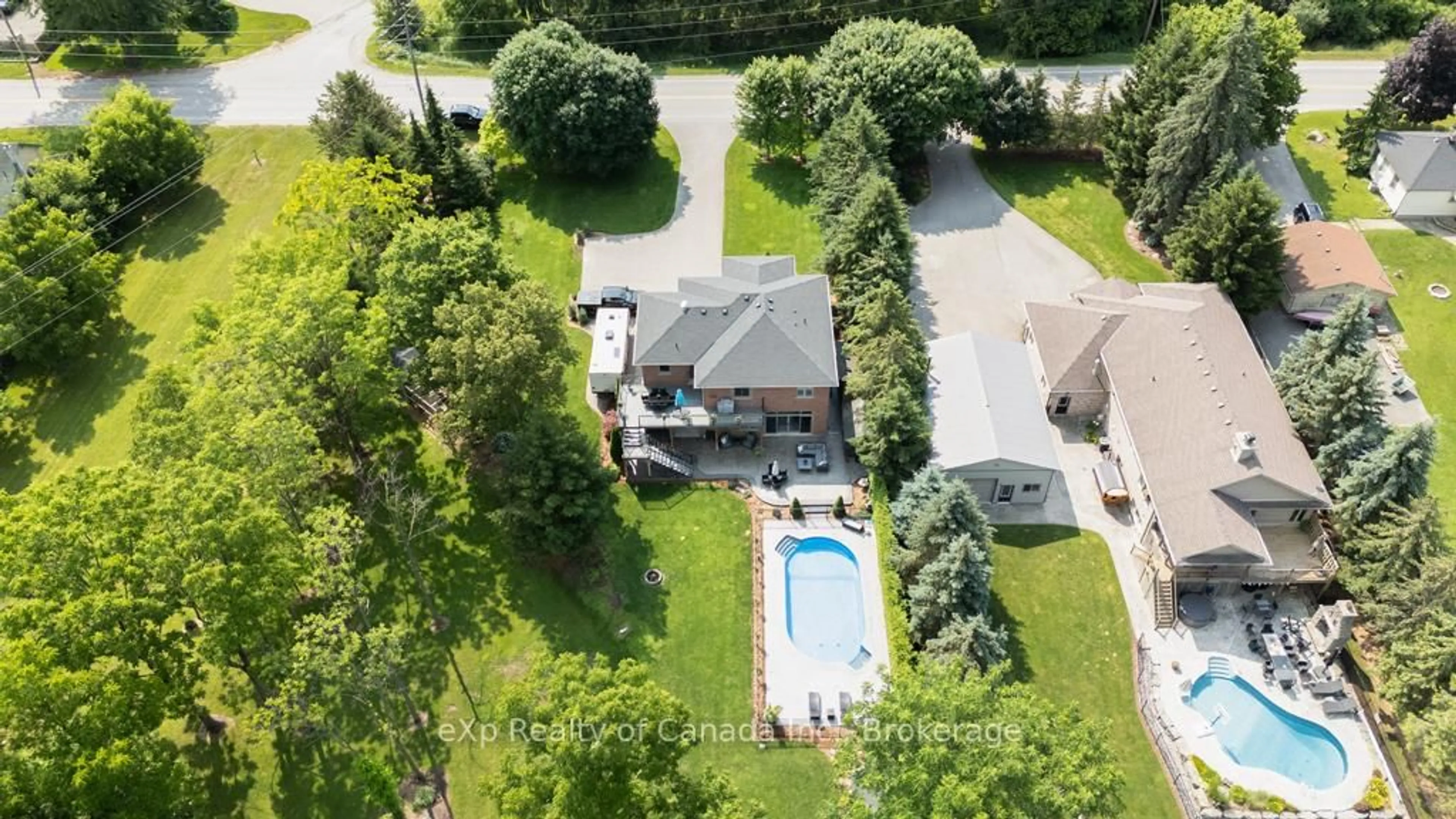 A pic from outside/outdoor area/front of a property/back of a property/a pic from drone, street for 7116 Hamilton Rd, Thames Centre Ontario N0L 2B0