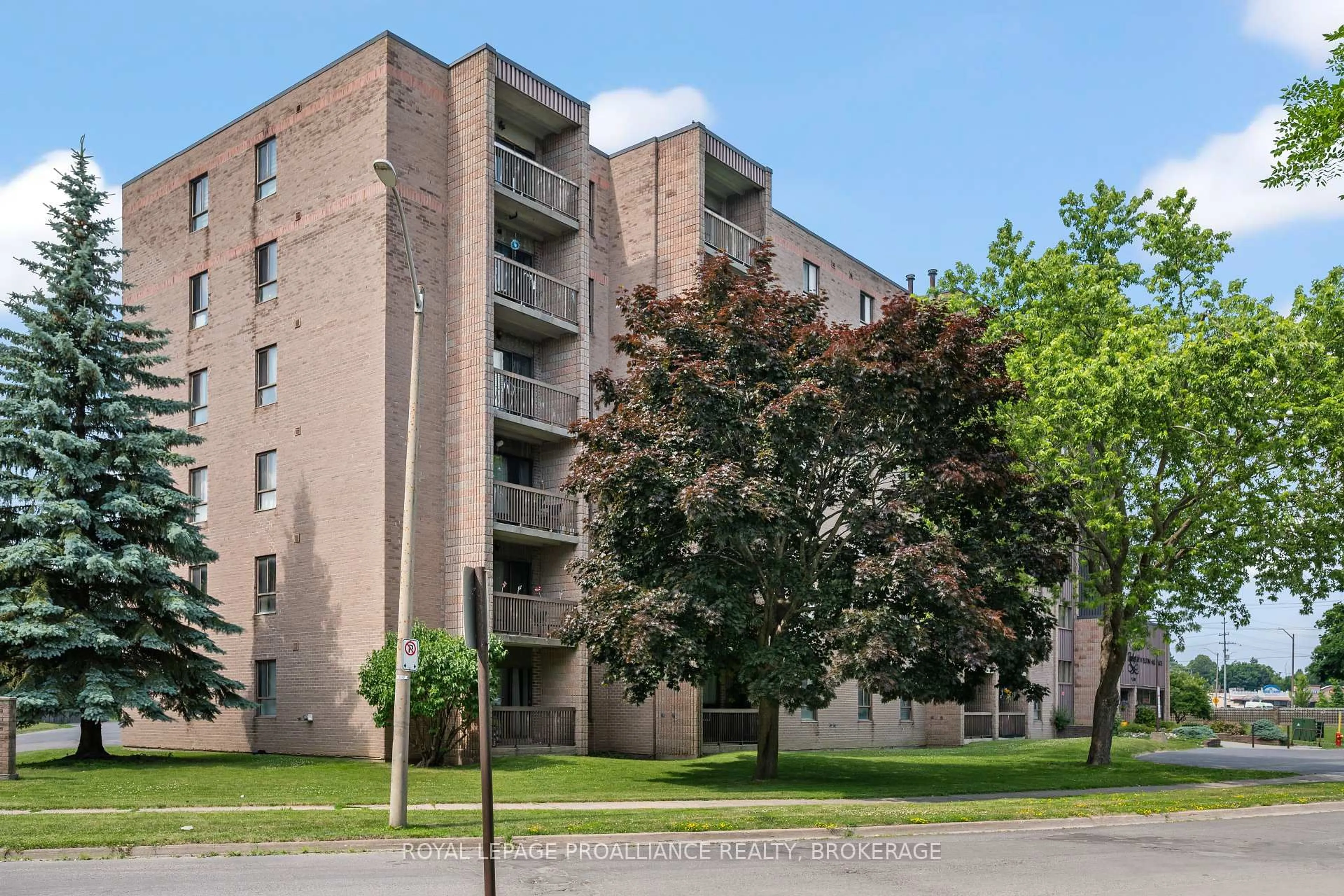 Patio, building for 17 Eldon Hall Pl #203, Kingston Ontario K7M 7H5