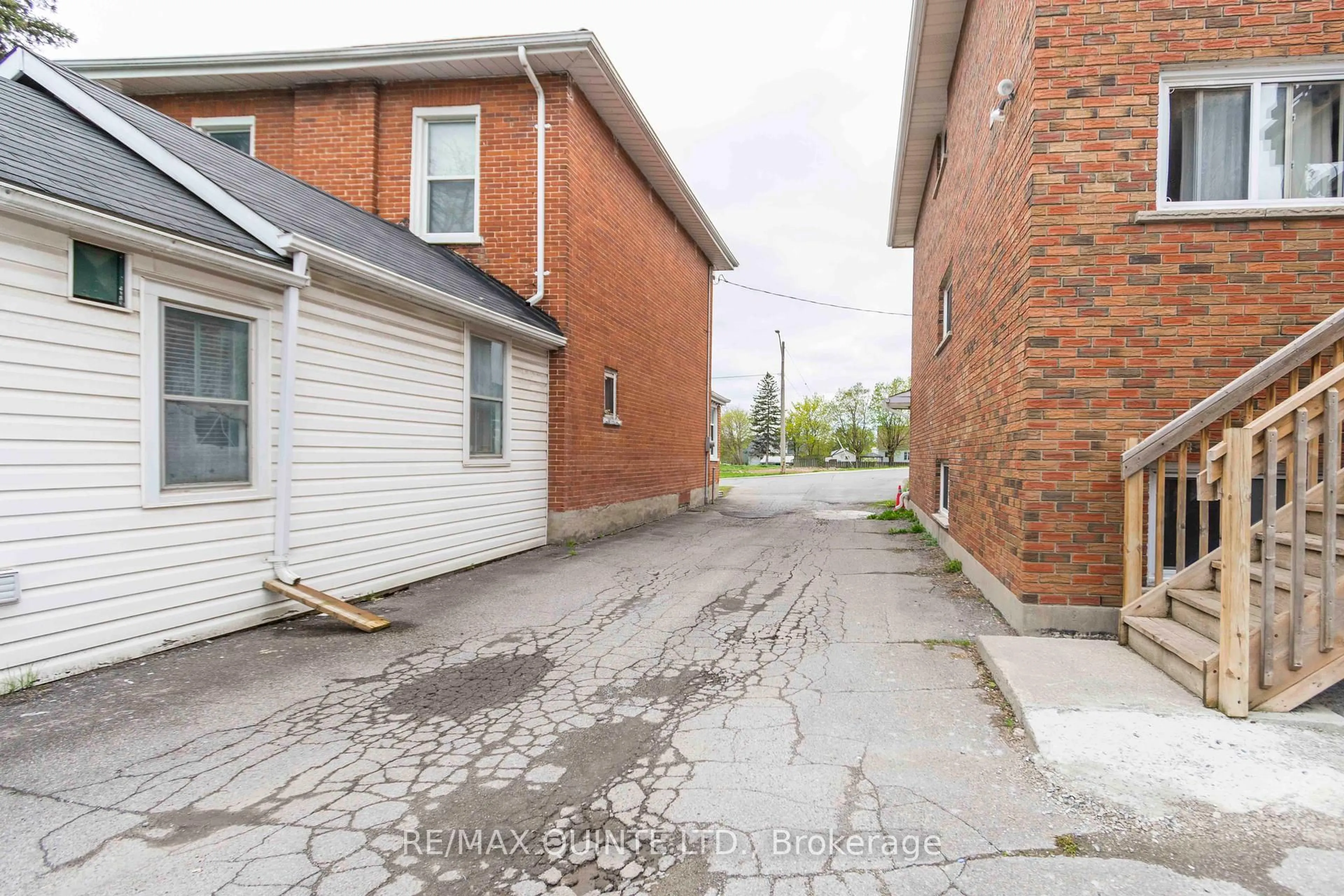 Unknown for 59 North Front St, Belleville Ontario K8P 3B2