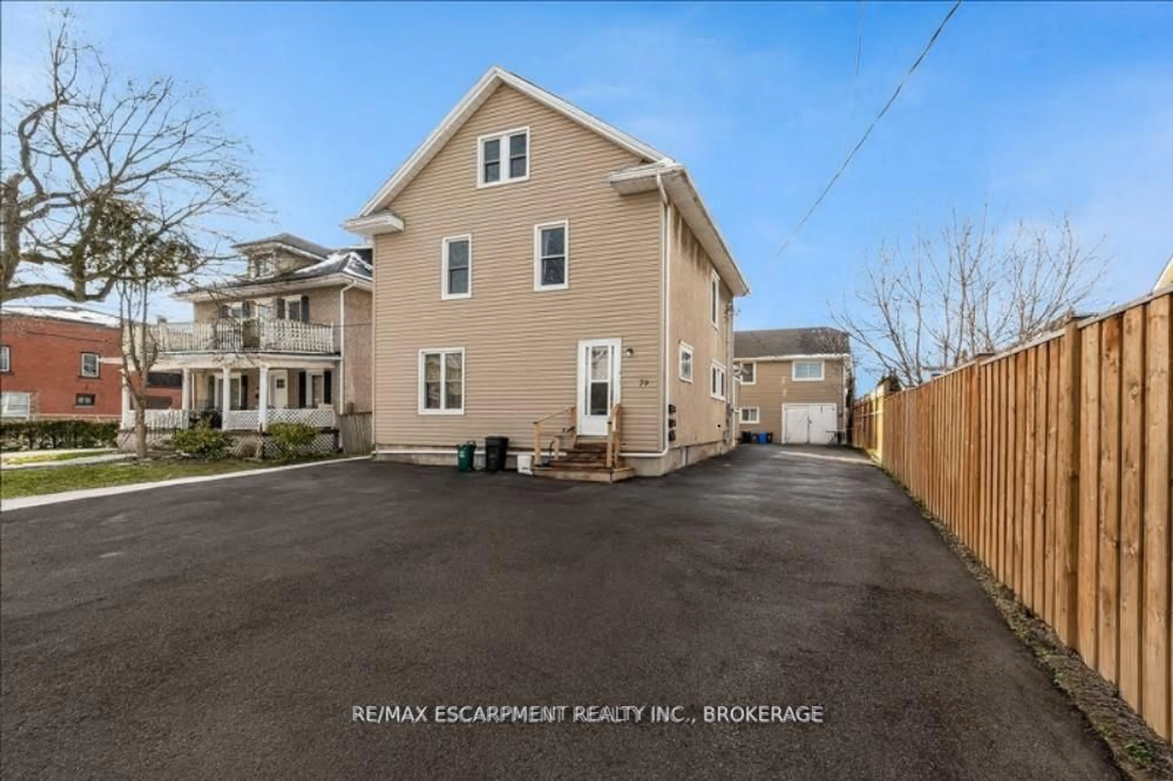 A pic from outside/outdoor area/front of a property/back of a property/a pic from drone, street for 79 Burgar St, Welland Ontario L3B 2S9